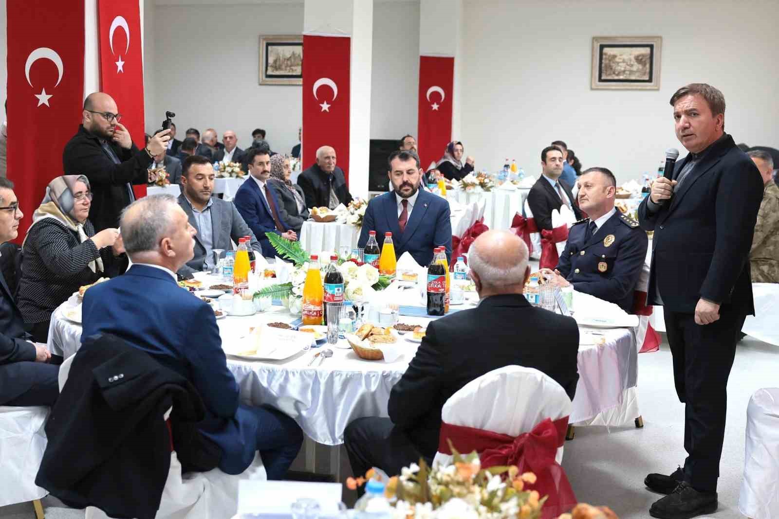 Vali Aydoğdu, Erzincan’da şehit aileleri ve gazilerle iftarda buluştu
