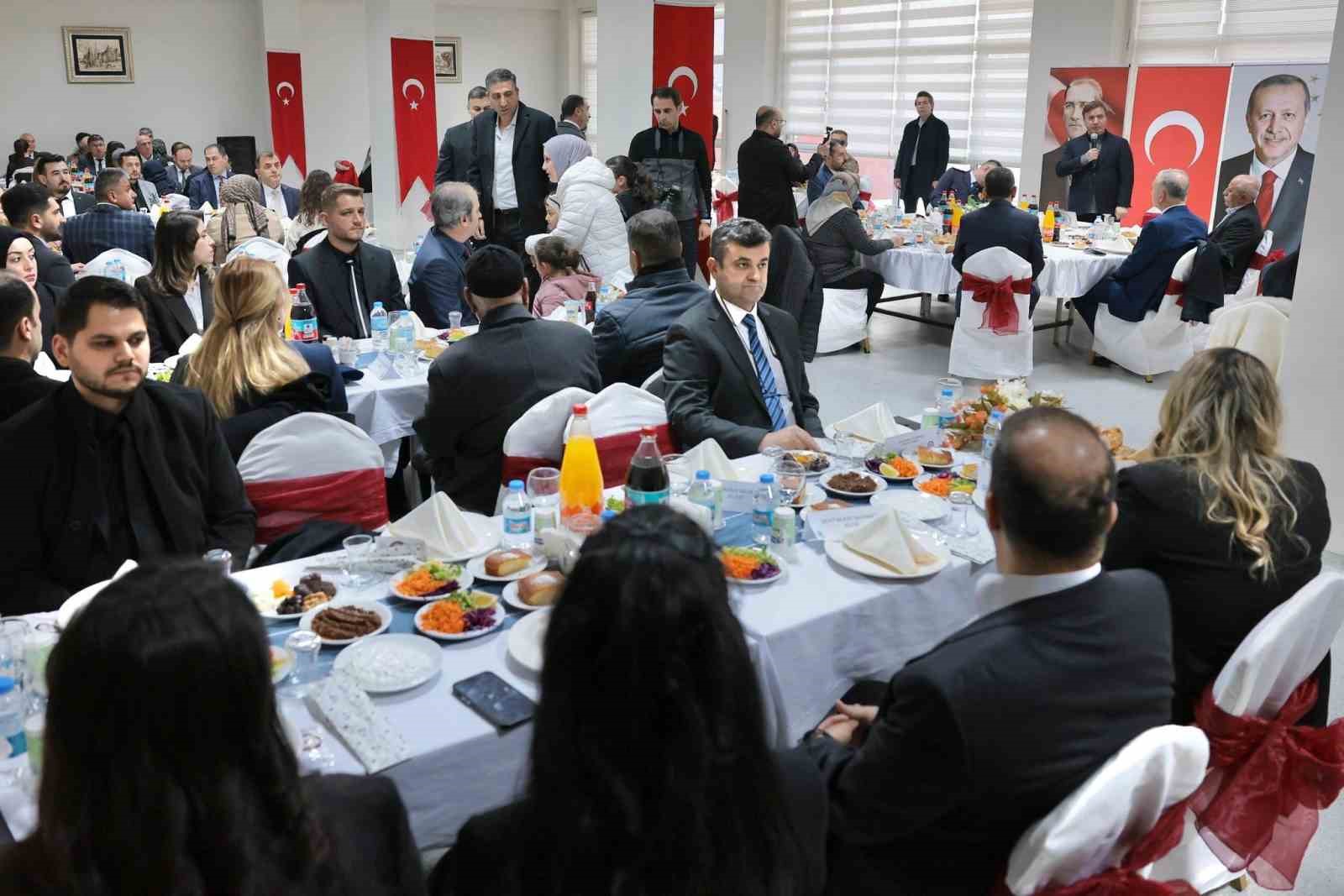 Vali Aydoğdu, Erzincan’da şehit aileleri ve gazilerle iftarda buluştu
