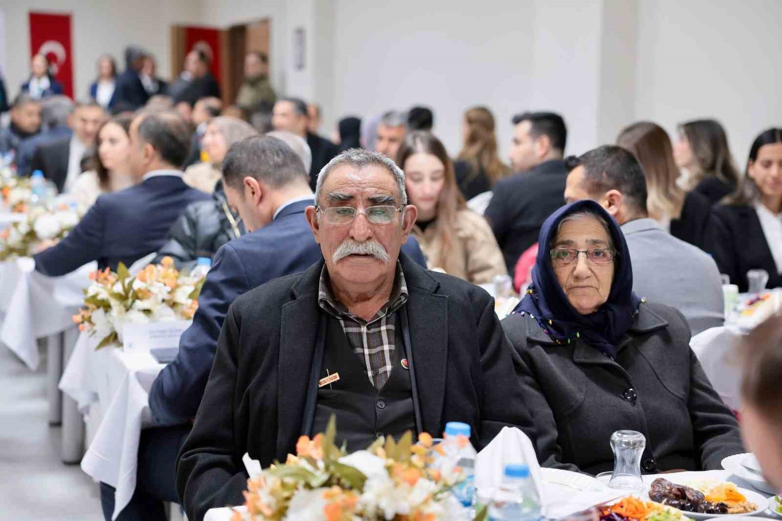 Vali Aydoğdu, Erzincan’da şehit aileleri ve gazilerle iftarda buluştu
