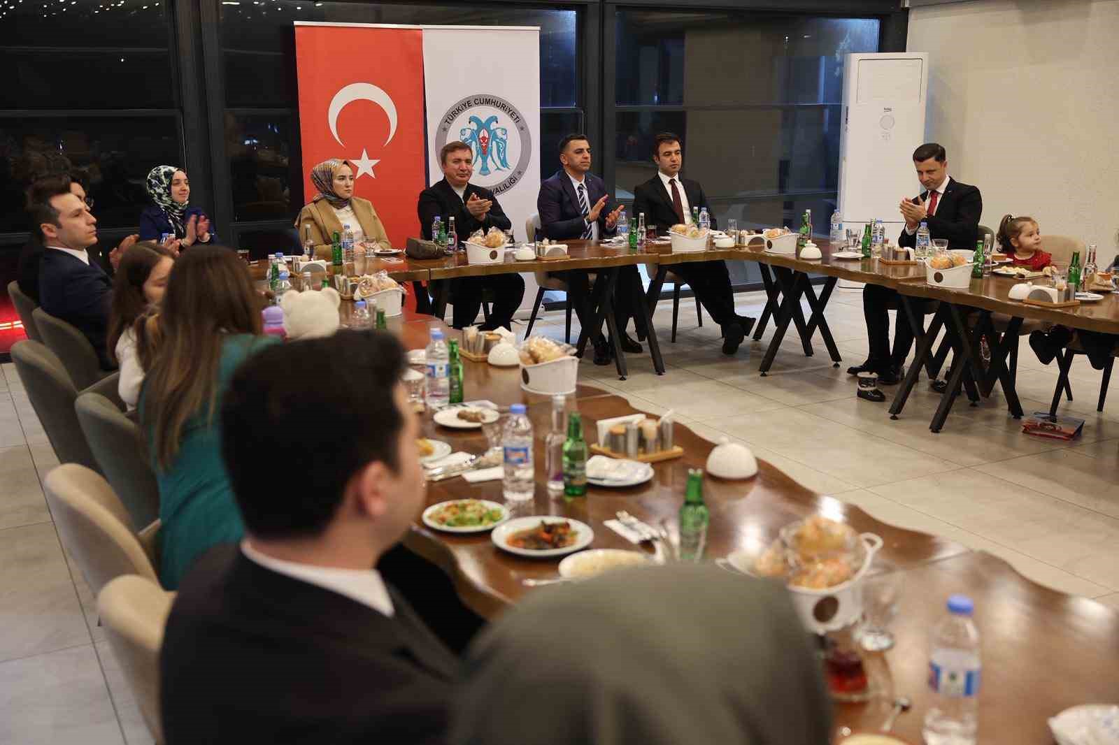 Vali Aydoğdu: "Erzincan’ımızın huzuru, güveni ve kalkınması için el birliğiyle çalışmaya devam edeceğiz"
