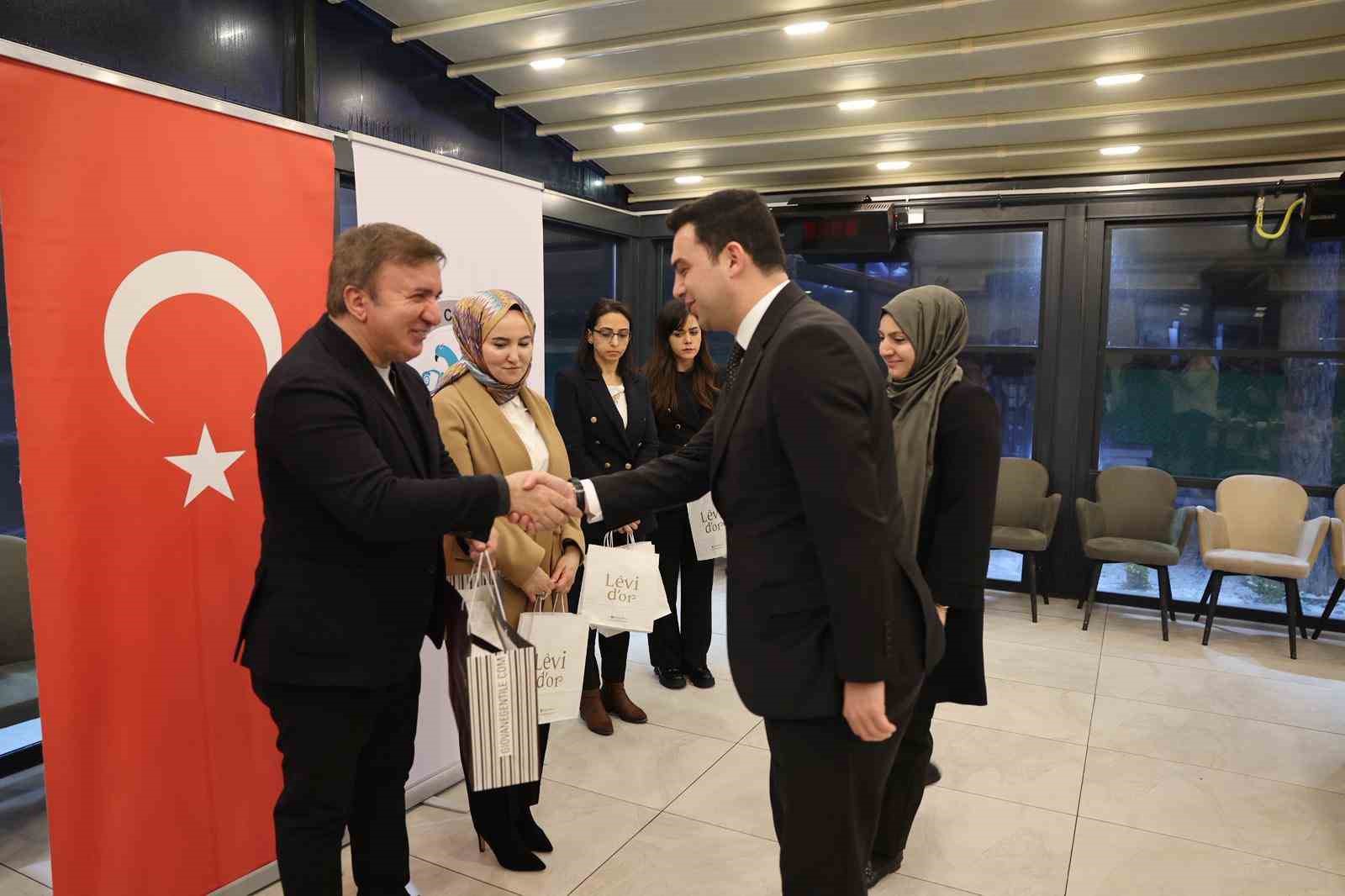 Vali Aydoğdu: "Erzincan’ımızın huzuru, güveni ve kalkınması için el birliğiyle çalışmaya devam edeceğiz"
