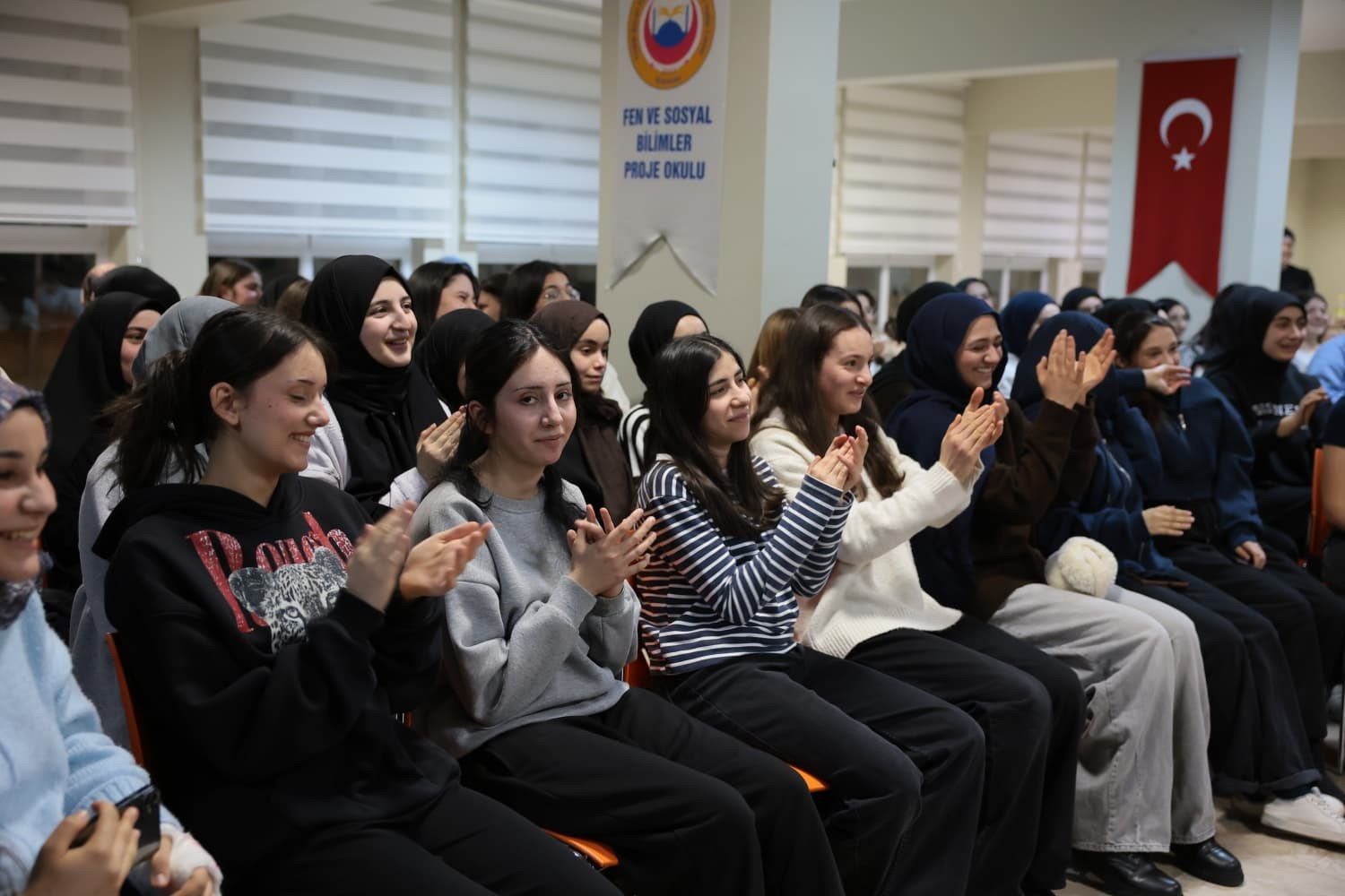 Vali Aydoğdu, öğrencilerle iftar programında buluştu
