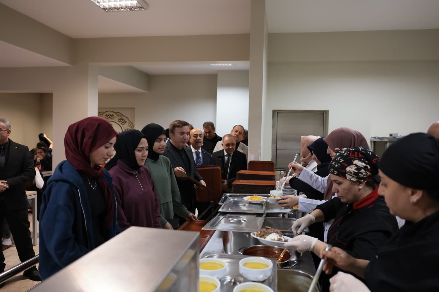 Vali Aydoğdu, öğrencilerle iftar programında buluştu
