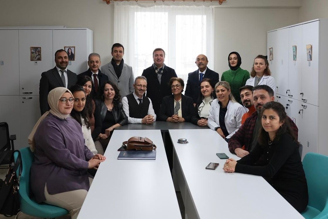 Vali Aydoğdu, öğretmenlerin emeklerine teşekkür etti
