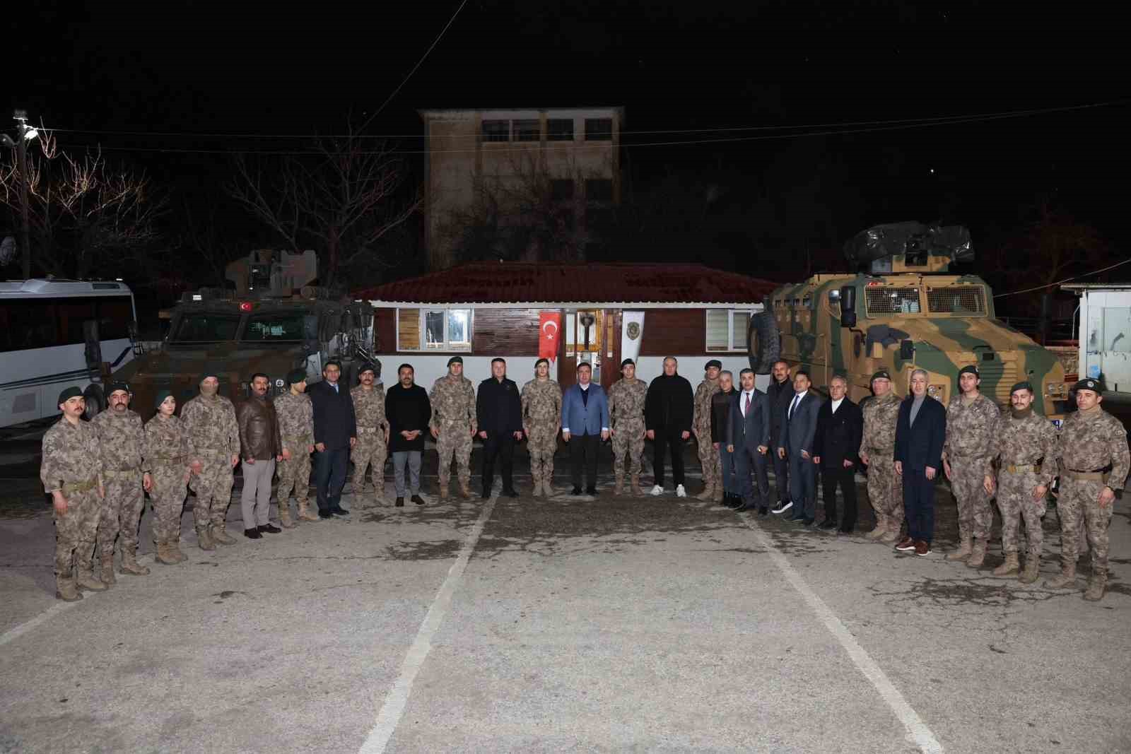 Vali Aydoğdu, Özel Harekat Şube Müdürlüğü personeliyle sahurda buluştu
