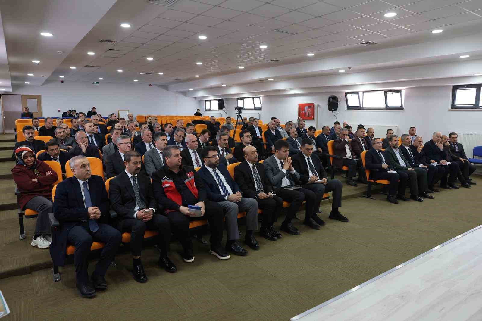 Vali Aydoğdu: "Şiddetle mücadele eğitim seferberliğiyle güçlenecek"
Vali Aydoğdu: "Şiddetle mücadele eğitim seferberliğiyle güçlenecek"