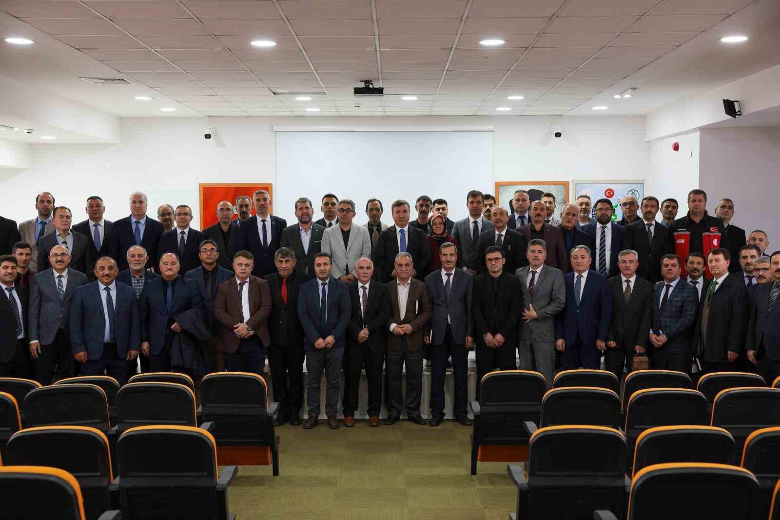 Vali Aydoğdu: "Şiddetle mücadele eğitim seferberliğiyle güçlenecek"
Vali Aydoğdu: "Şiddetle mücadele eğitim seferberliğiyle güçlenecek"