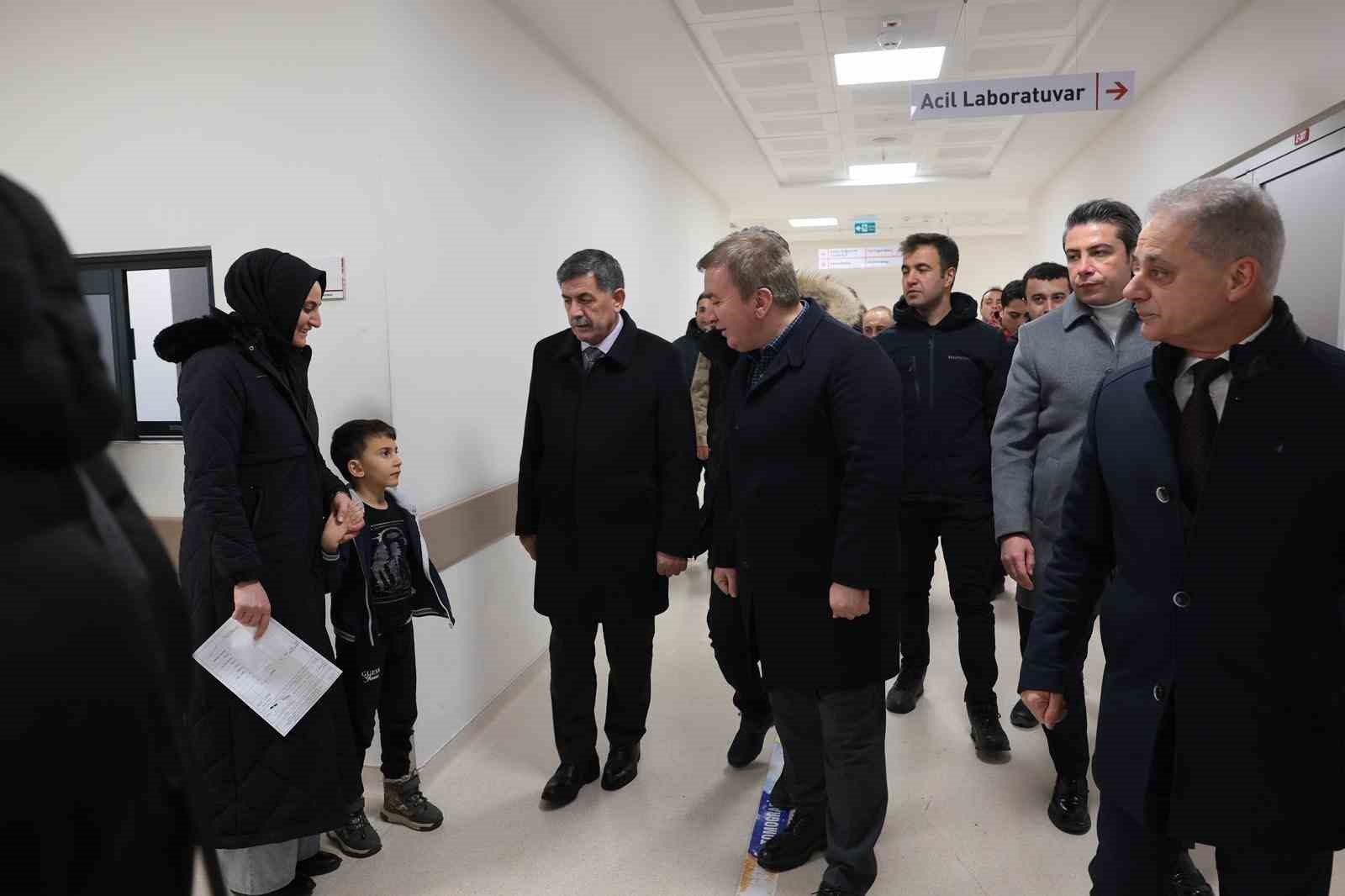 Vali Aydoğdu yeni yıla hastanede girdi
Vali Aydoğdu yeni yıla hastanede girdi