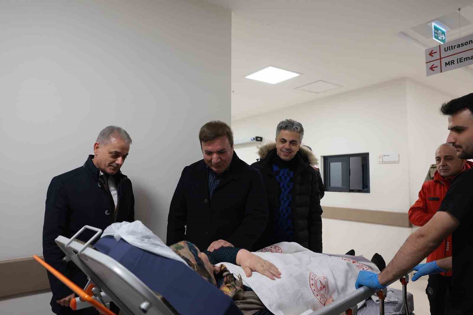 Vali Aydoğdu yeni yıla hastanede girdi
Vali Aydoğdu yeni yıla hastanede girdi