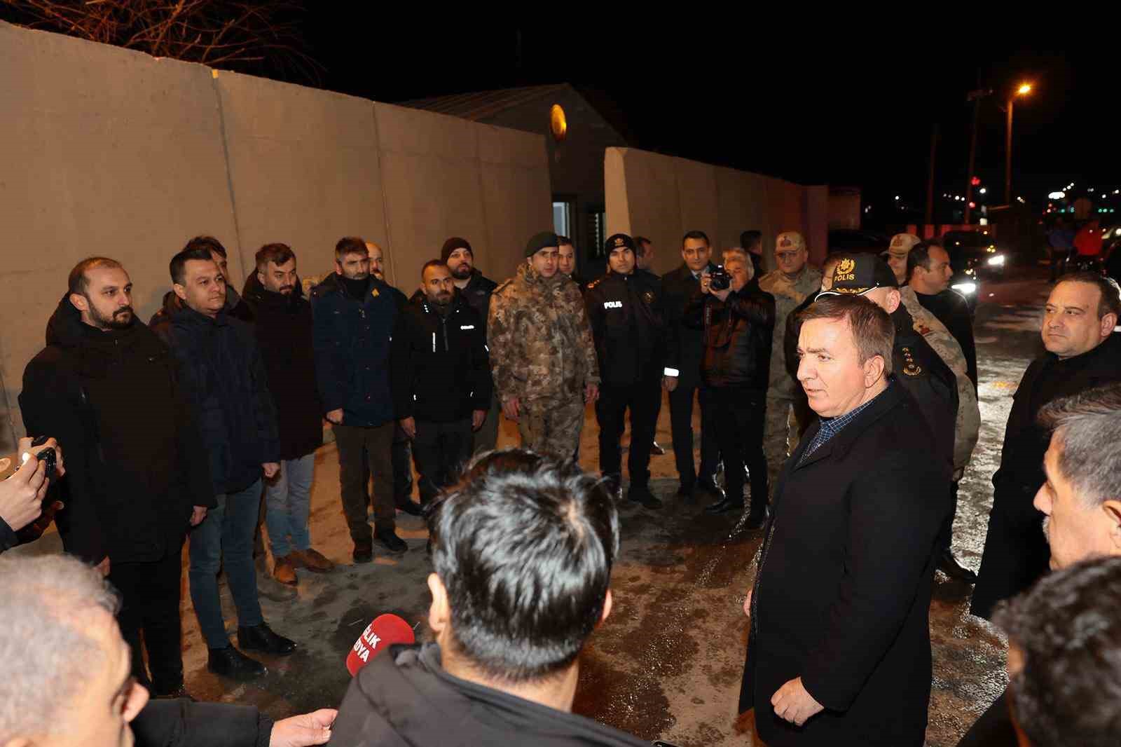 Vali Aydoğdu, yeni yıla polis uygulama noktasında girdi
