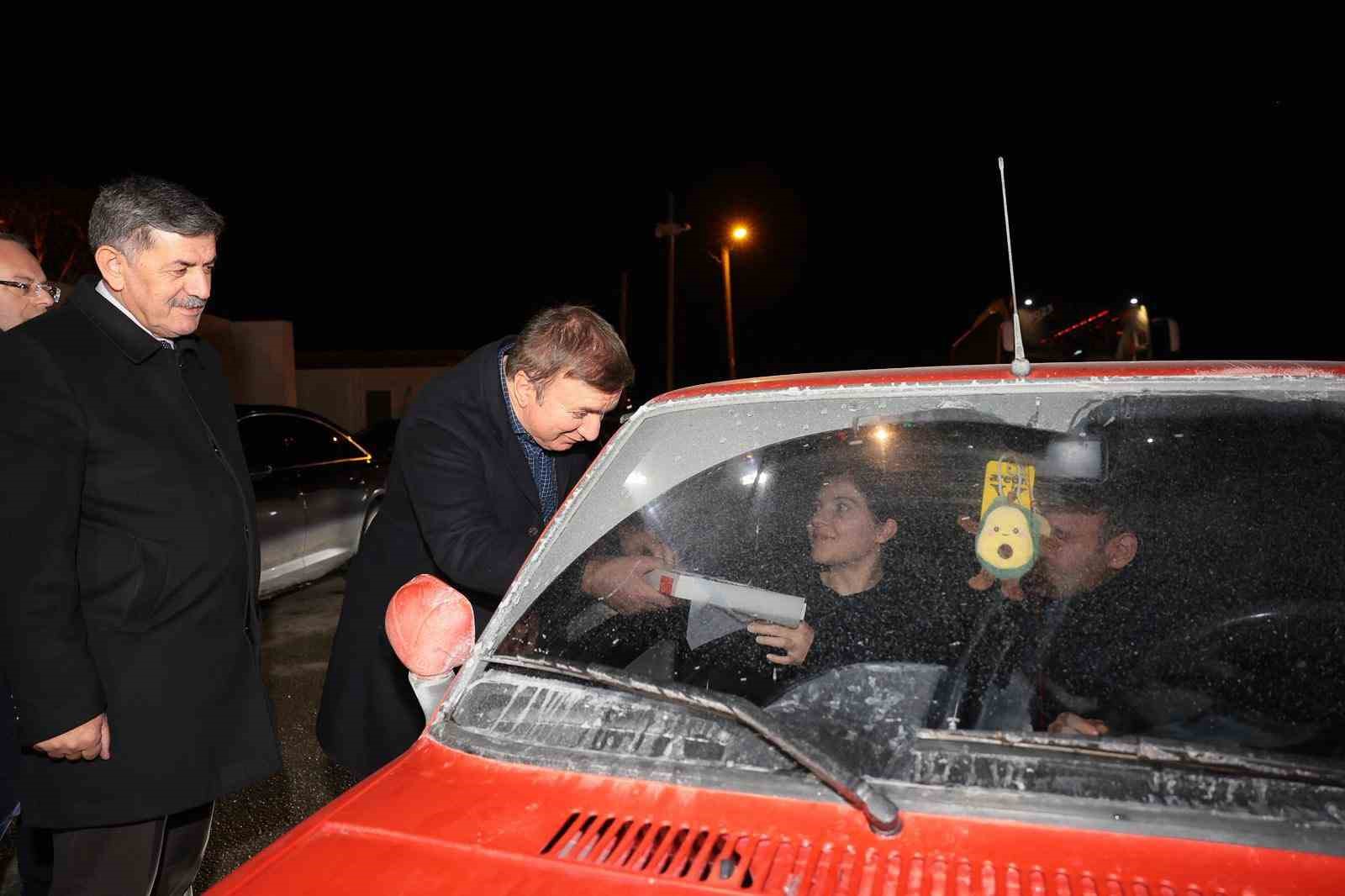 Vali Aydoğdu, yeni yıla polis uygulama noktasında girdi
