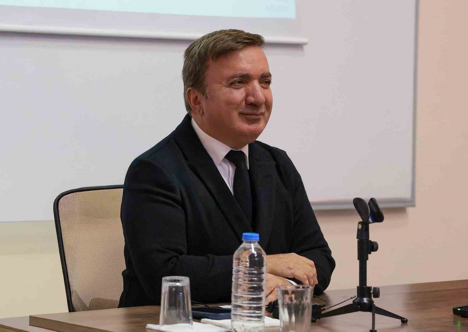 Vali Aydoğdu’dan gençlere mesaj: "Gençler yüksek sesle değil, aynı hizadan konuşulmak istiyor"
Vali Aydoğdu’dan gençlere mesaj: "Gençler yüksek sesle değil, aynı hizadan konuşulmak istiyor"