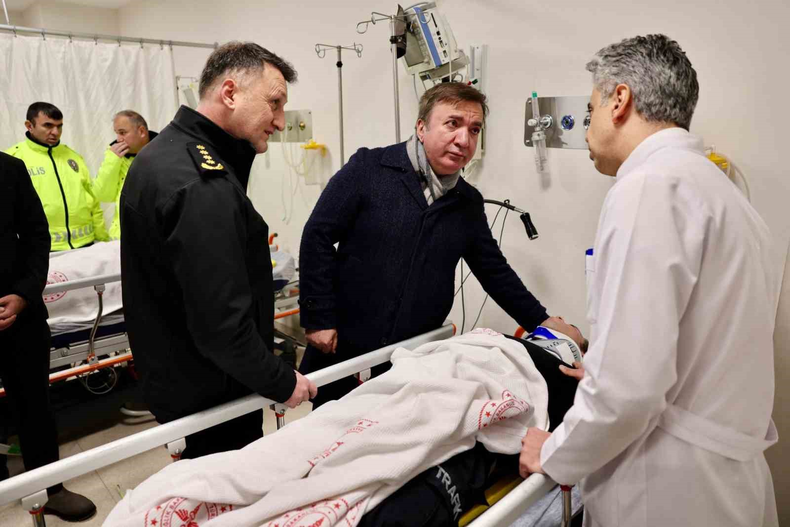 Vali Aydoğdu’dan yaralı polis memurlarına hastane ziyareti
