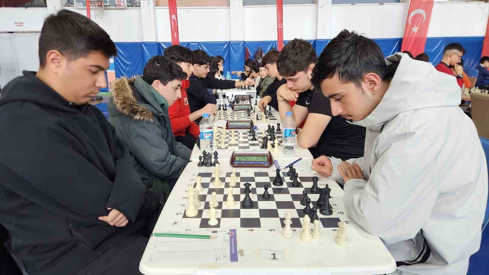 Vali Aygöl ilk hamleyi yaptı, turnuva başladı
