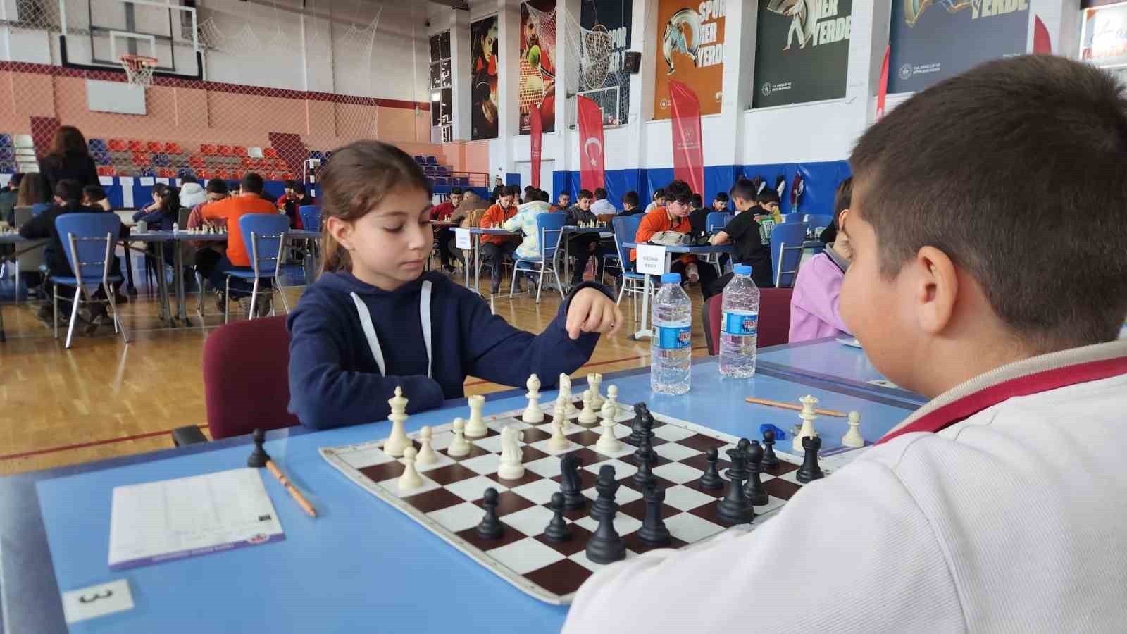 Vali Aygöl ilk hamleyi yaptı, turnuva başladı
