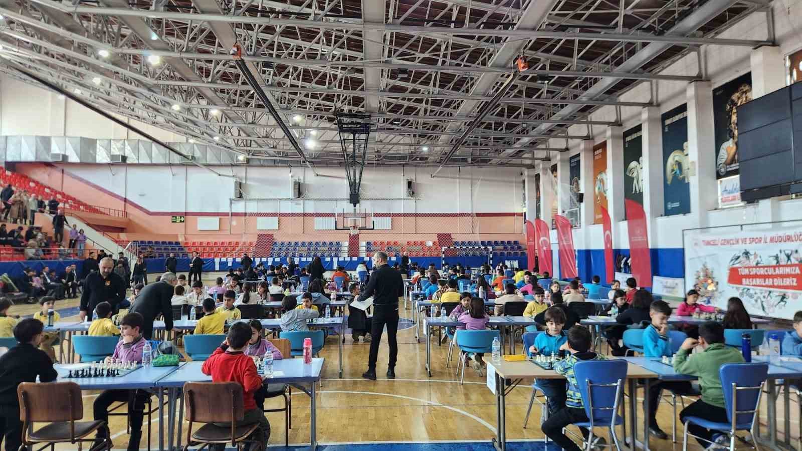 Vali Aygöl ilk hamleyi yaptı, turnuva başladı
