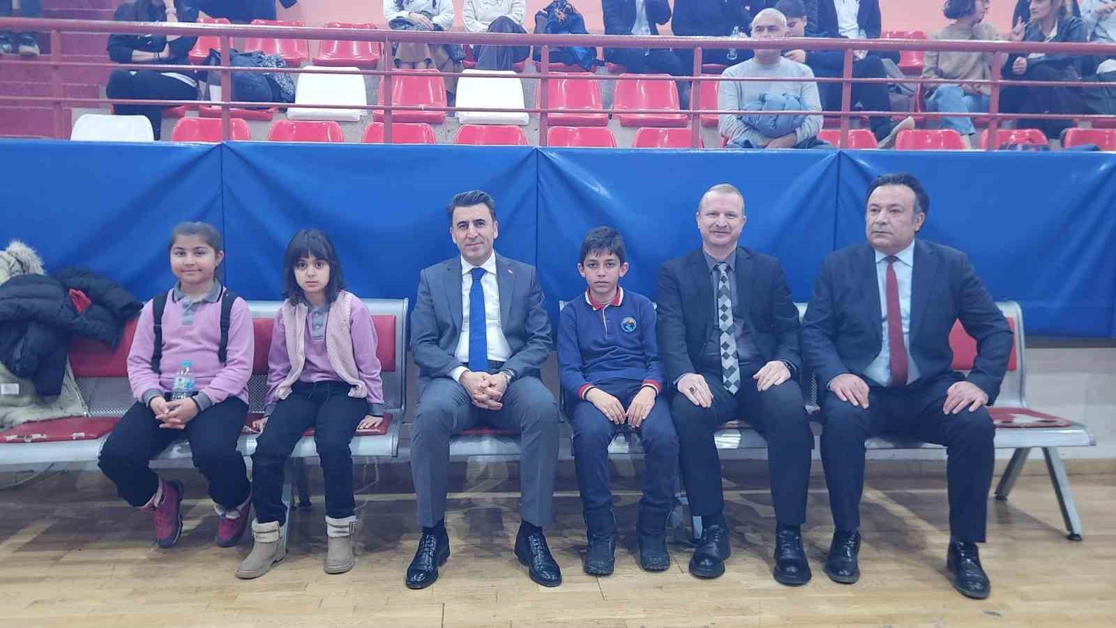 Vali Aygöl ilk hamleyi yaptı, turnuva başladı
