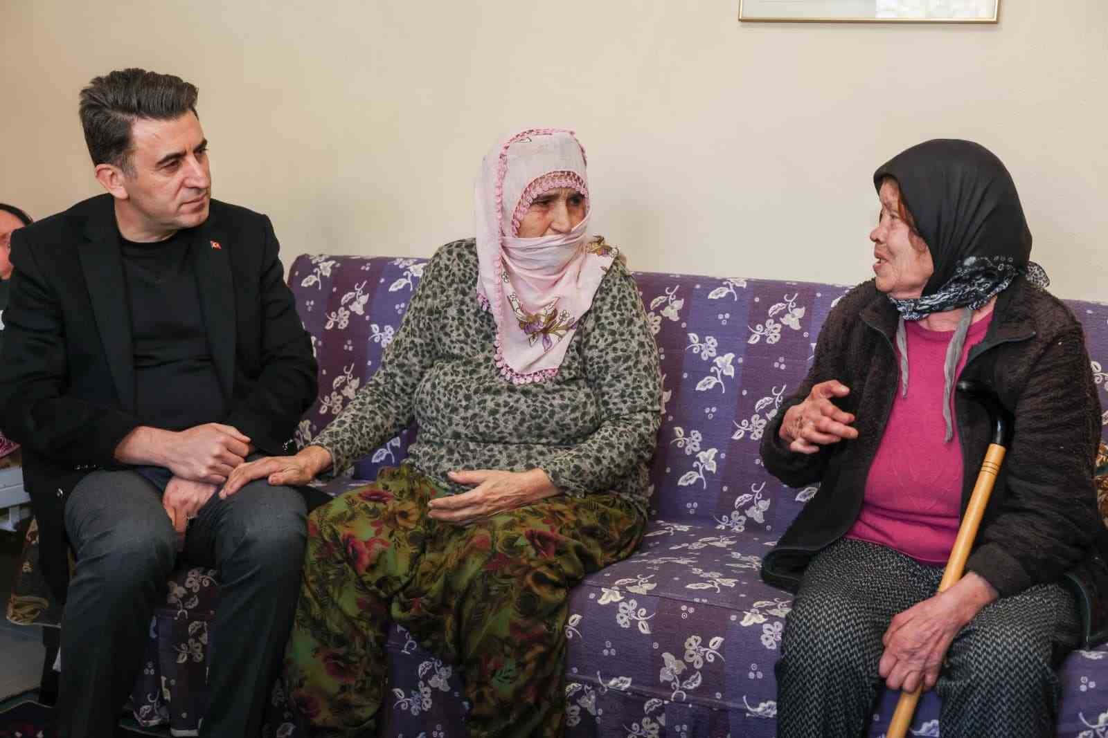 Vali Aygöl, kendisine patik hediye eden Hatun teyze ile bir araya geldi
