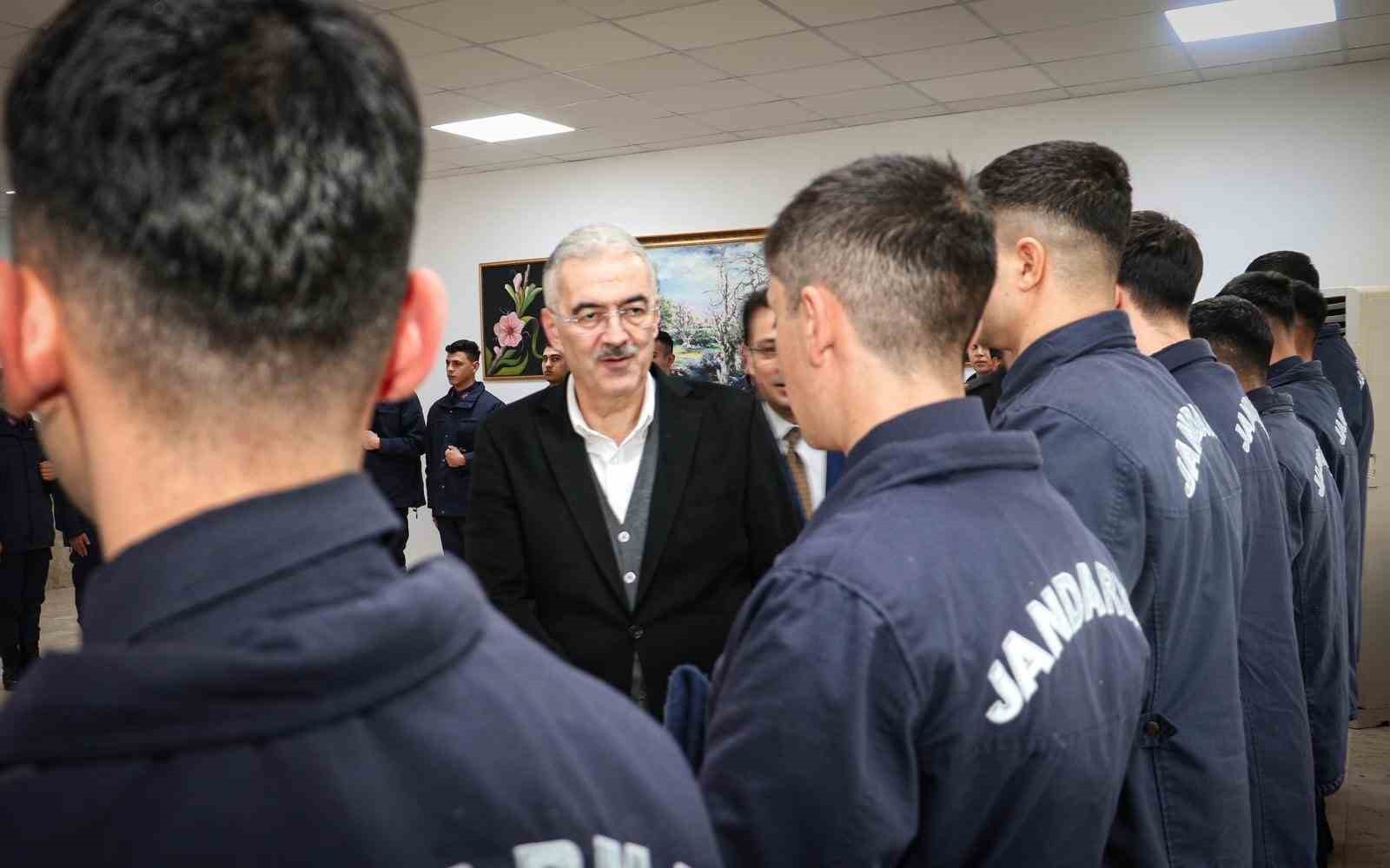 Vali Ayyıldız, İl Jandarma Komutanlığı’nda Mehmetçik’le buluştu
