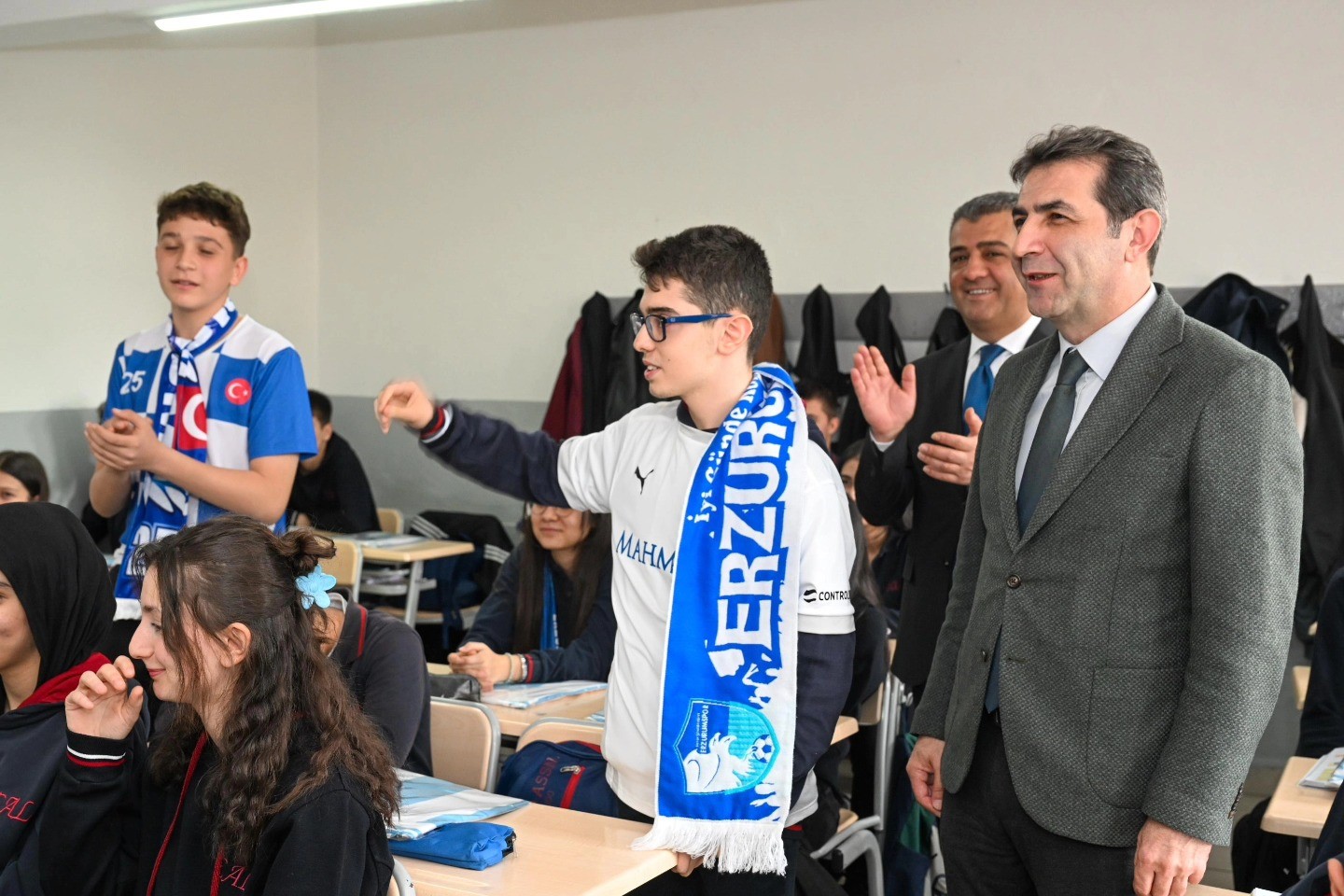 Vali Baruş, lise öğrencileriyle buluştu
