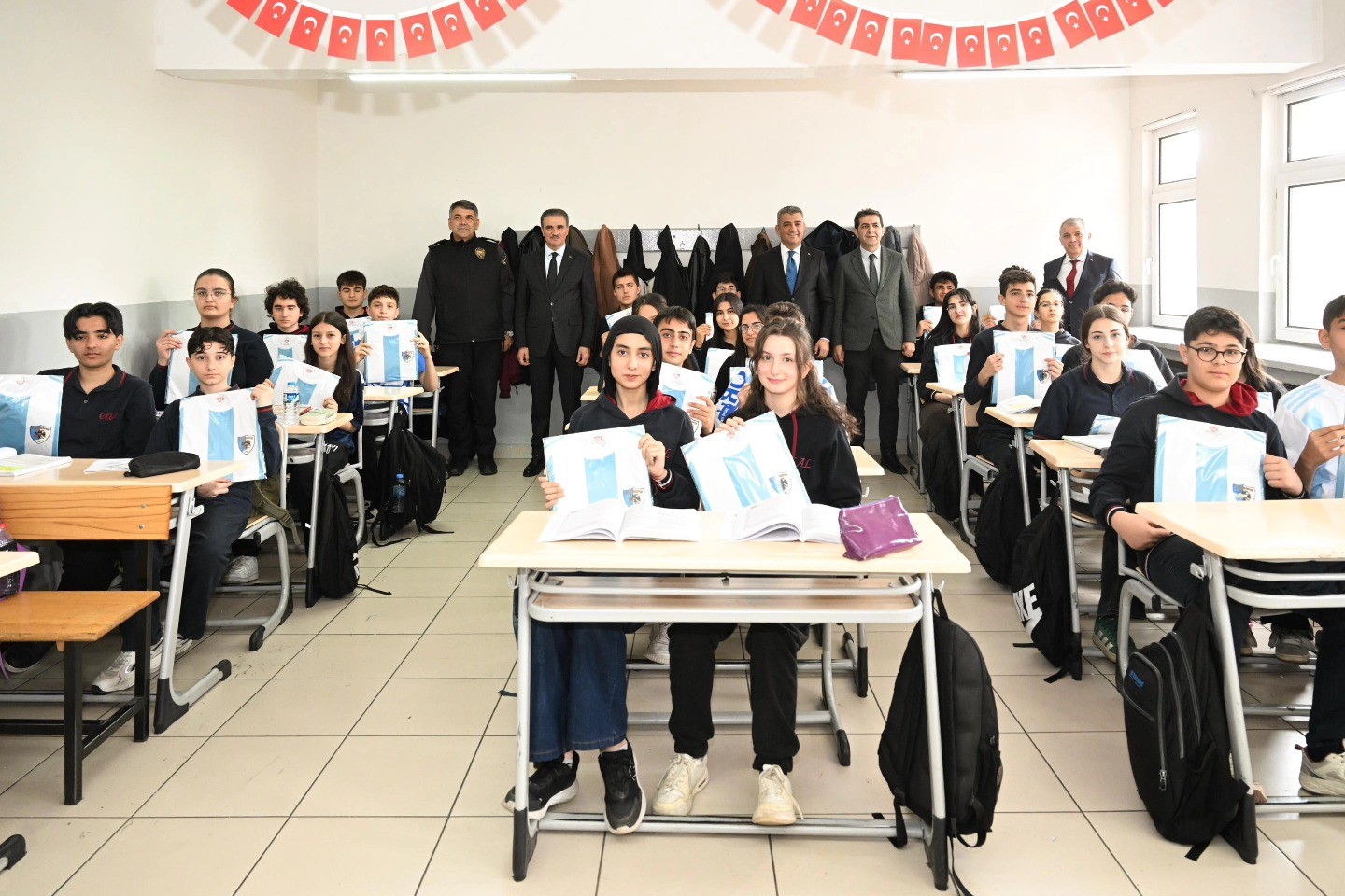 Vali Baruş, lise öğrencileriyle buluştu
