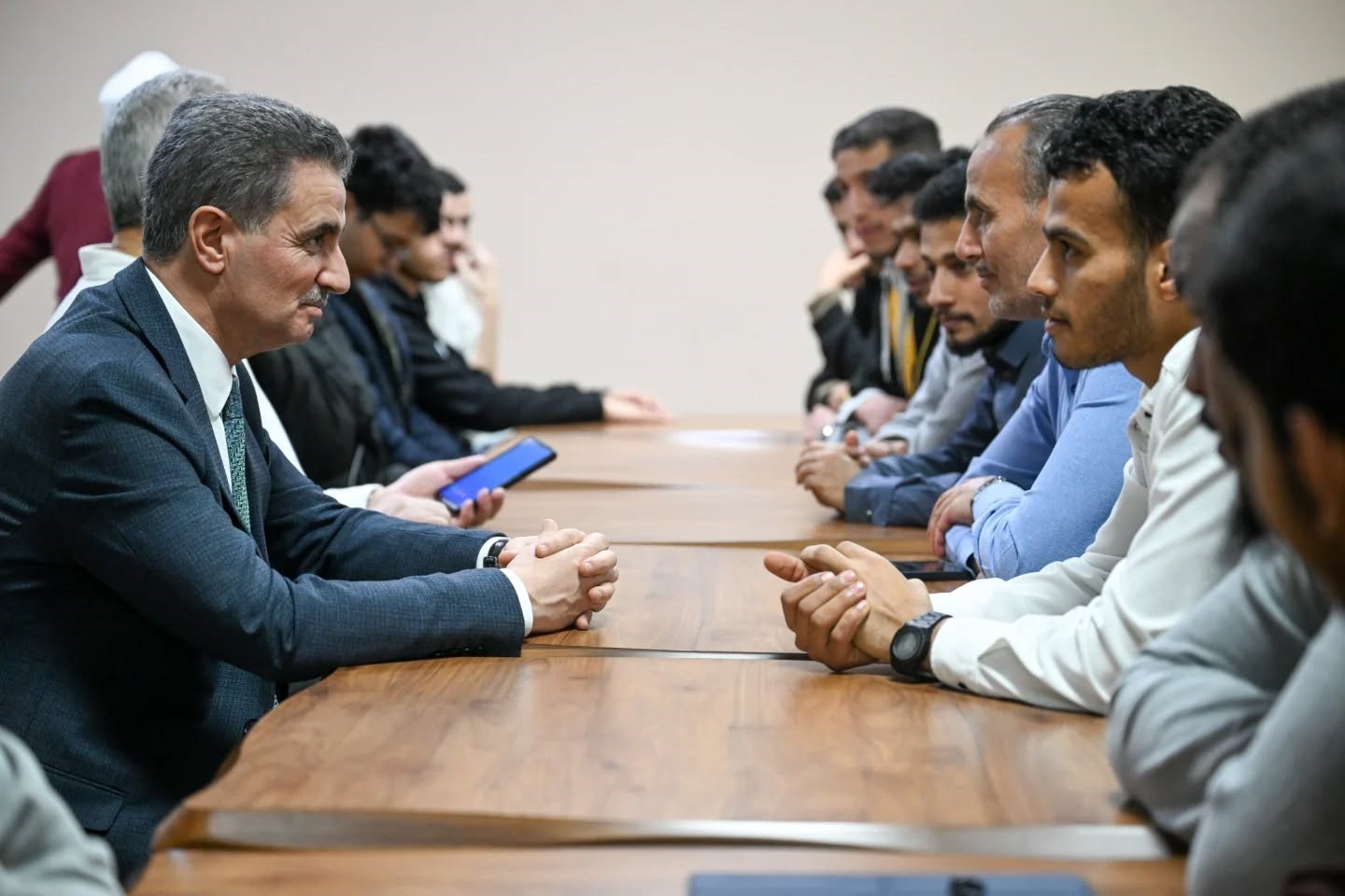 Vali Baruş  öğrencilerle iftar etti
