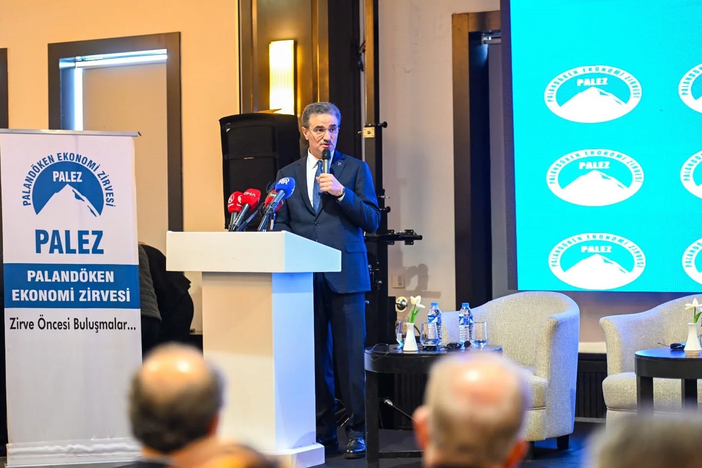 Vali Baruş, Palandöken Ekonomi Zirvesi’nde konuştu
Vali Baruş, Palandöken Ekonomi Zirvesi’nde konuştu