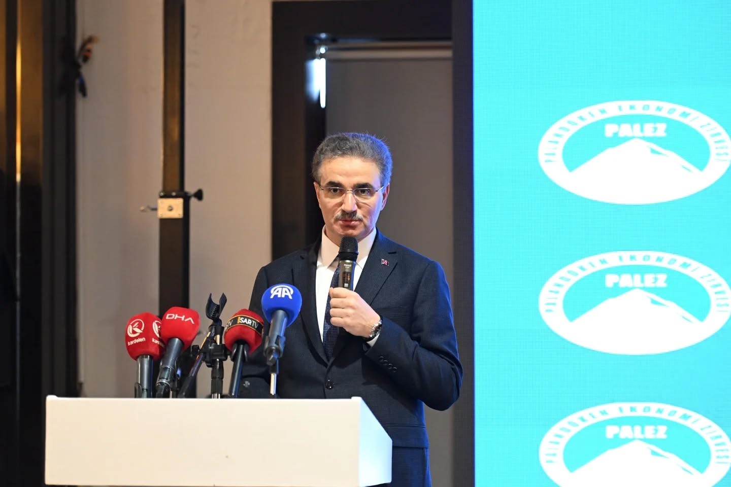 Vali Baruş, Palandöken Ekonomi Zirvesi’nde konuştu
Vali Baruş, Palandöken Ekonomi Zirvesi’nde konuştu