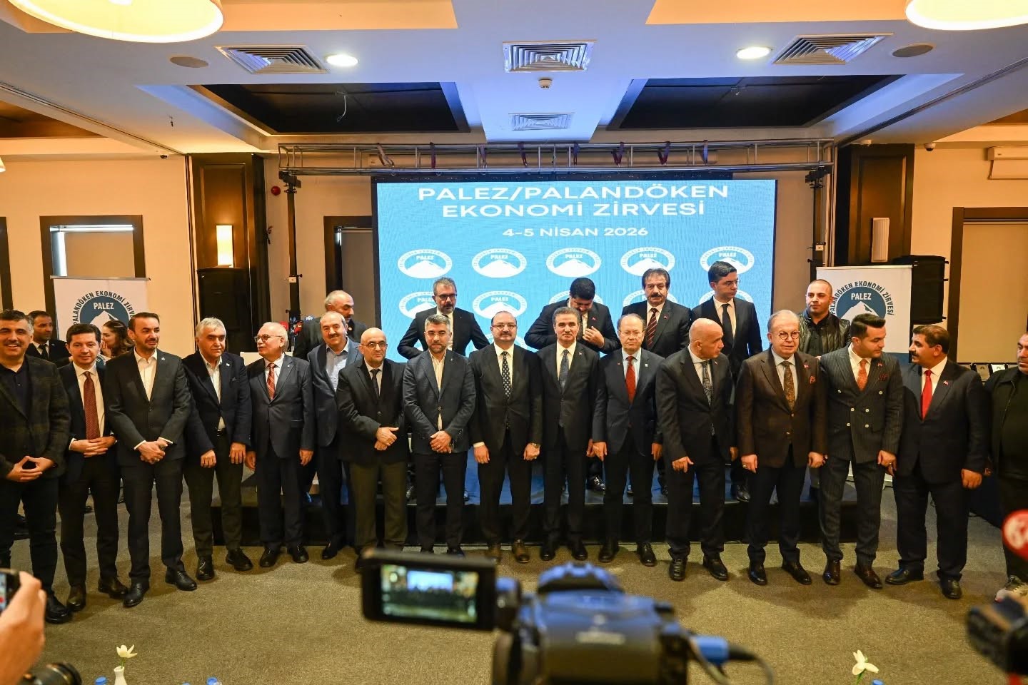 Vali Baruş, Palandöken Ekonomi Zirvesi’nde konuştu
Vali Baruş, Palandöken Ekonomi Zirvesi’nde konuştu