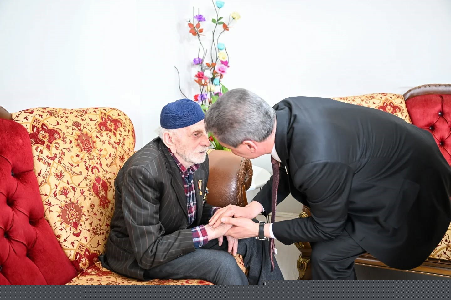 Vali Baruş’tan gaziye vefa
