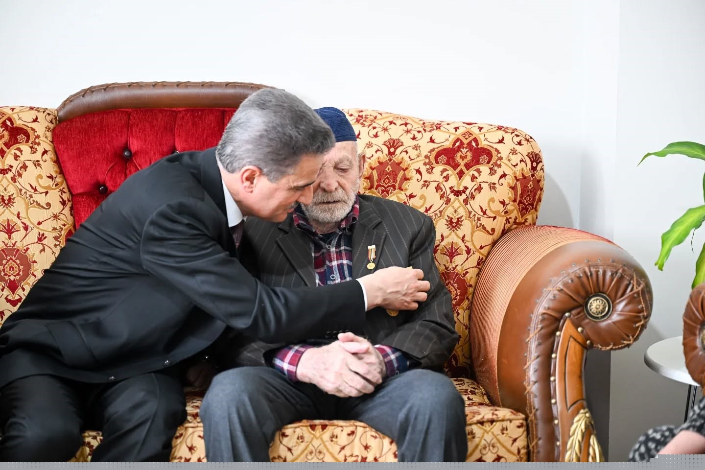 Vali Baruş’tan gaziye vefa
