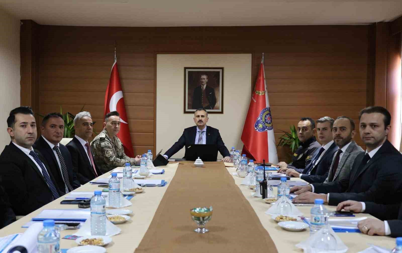 Vali Bozkurt, Ağrı’da kamu hizmetleri ve asayiş çalışmalarını değerlendirdi
