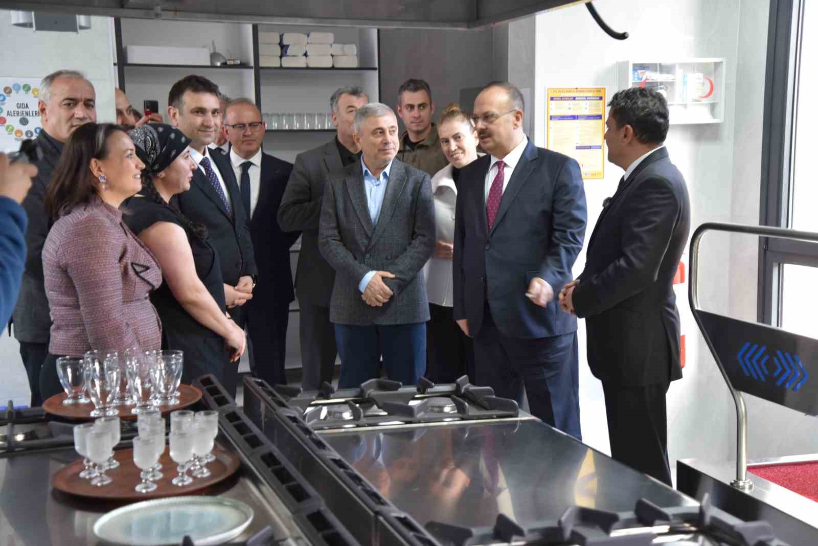 Vali Canbolat Didim Mutfak Akademisi’nde incelemelerde bulundu
