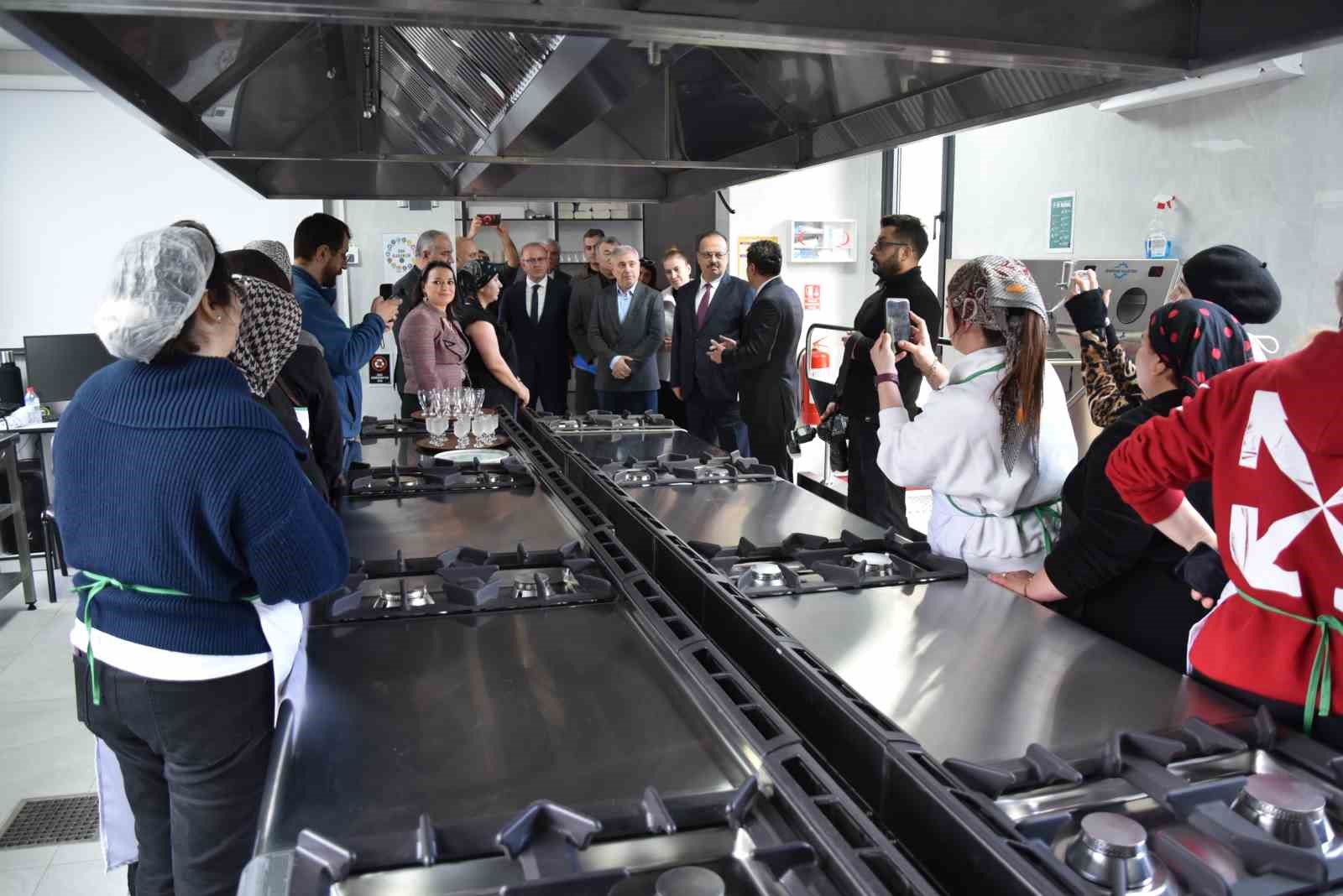 Vali Canbolat Didim Mutfak Akademisi’nde incelemelerde bulundu
