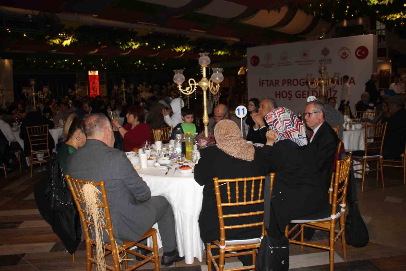 Vali Canbolat şehit ve gazi aileleriyle iftarda buluştu
