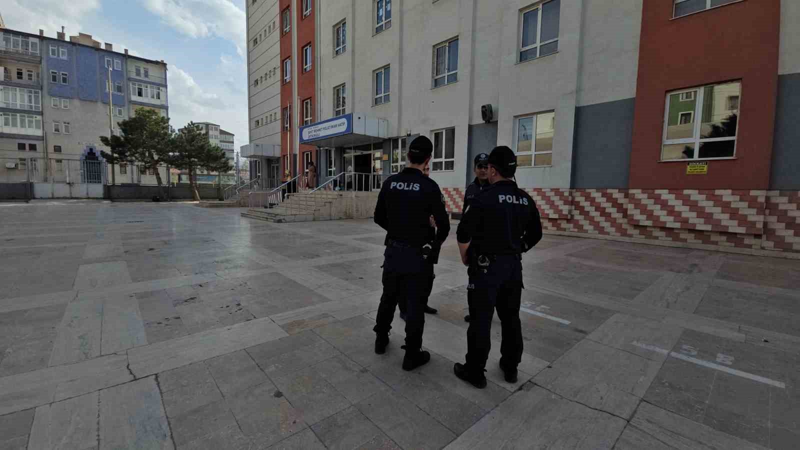 Vali Çiçek: "Kayseri’de tüm okullarımızda güvenlik önlemleri tamamen alınmıştır"
