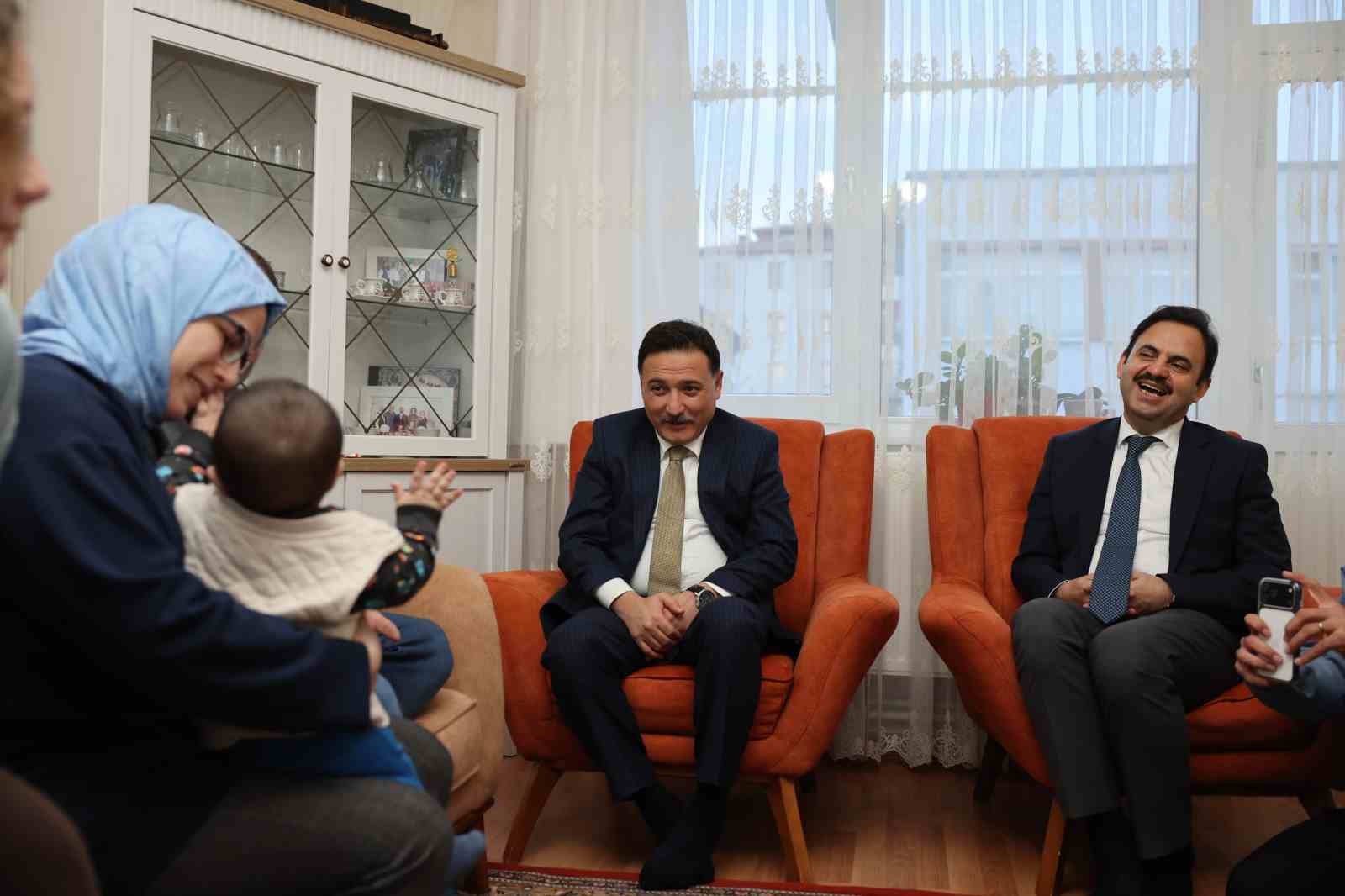 Vali Çiçek vatandaşın çay davetini kırmadı
