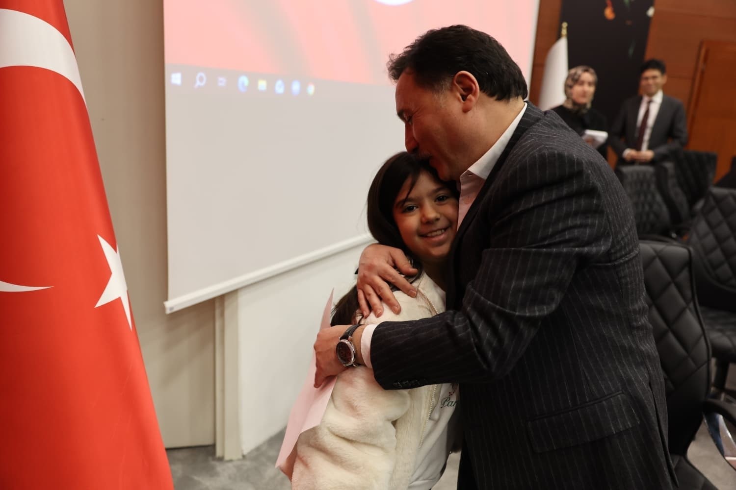 Vali Çiçek vatandaşlarla buluşmaya devam ediyor
