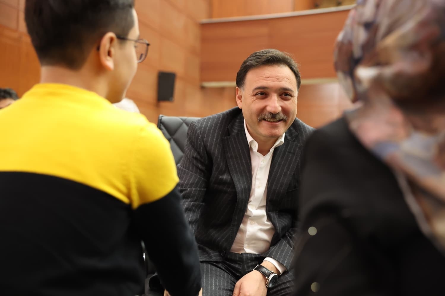 Vali Çiçek vatandaşlarla buluşmaya devam ediyor
