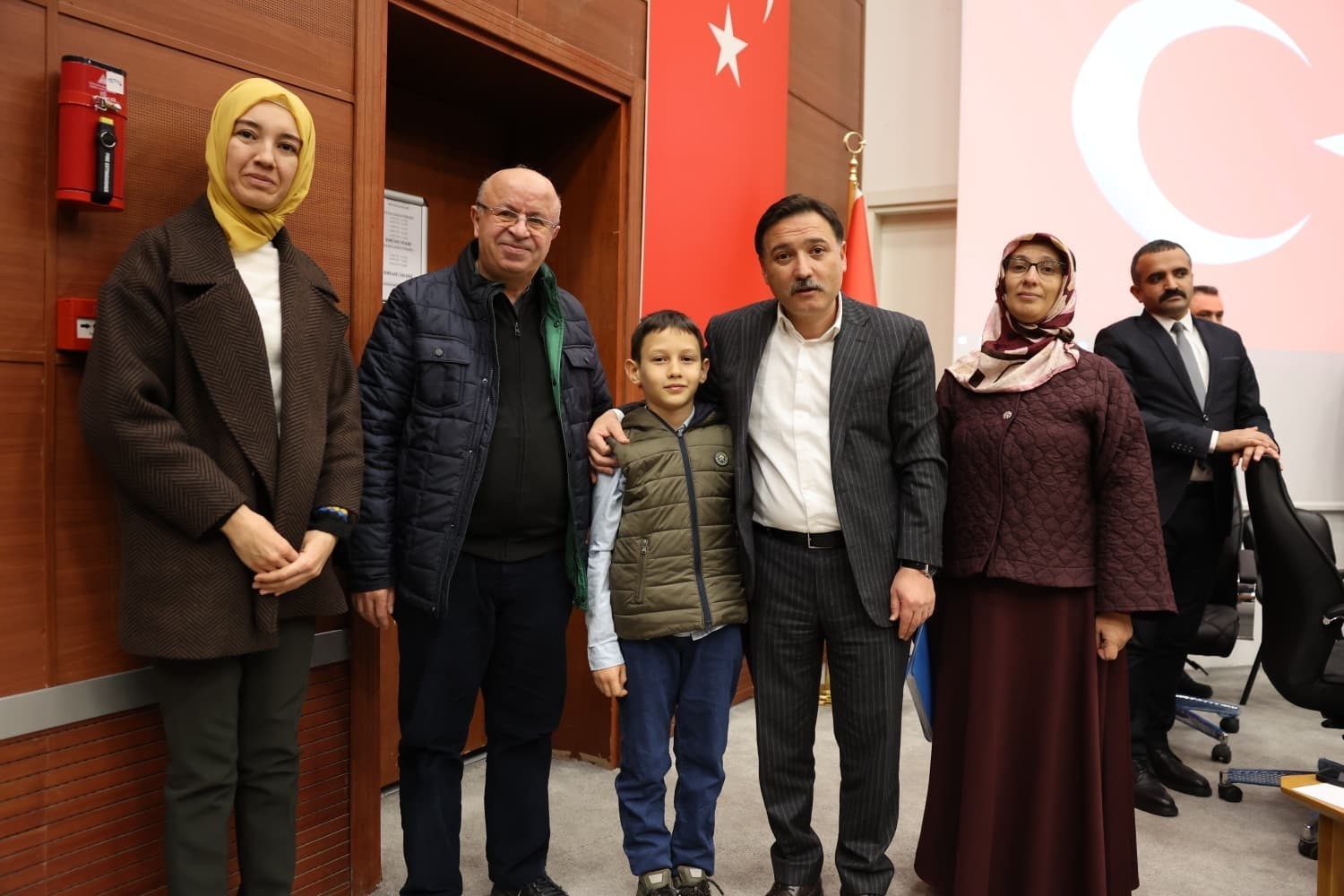 Vali Çiçek vatandaşlarla buluşmaya devam ediyor
