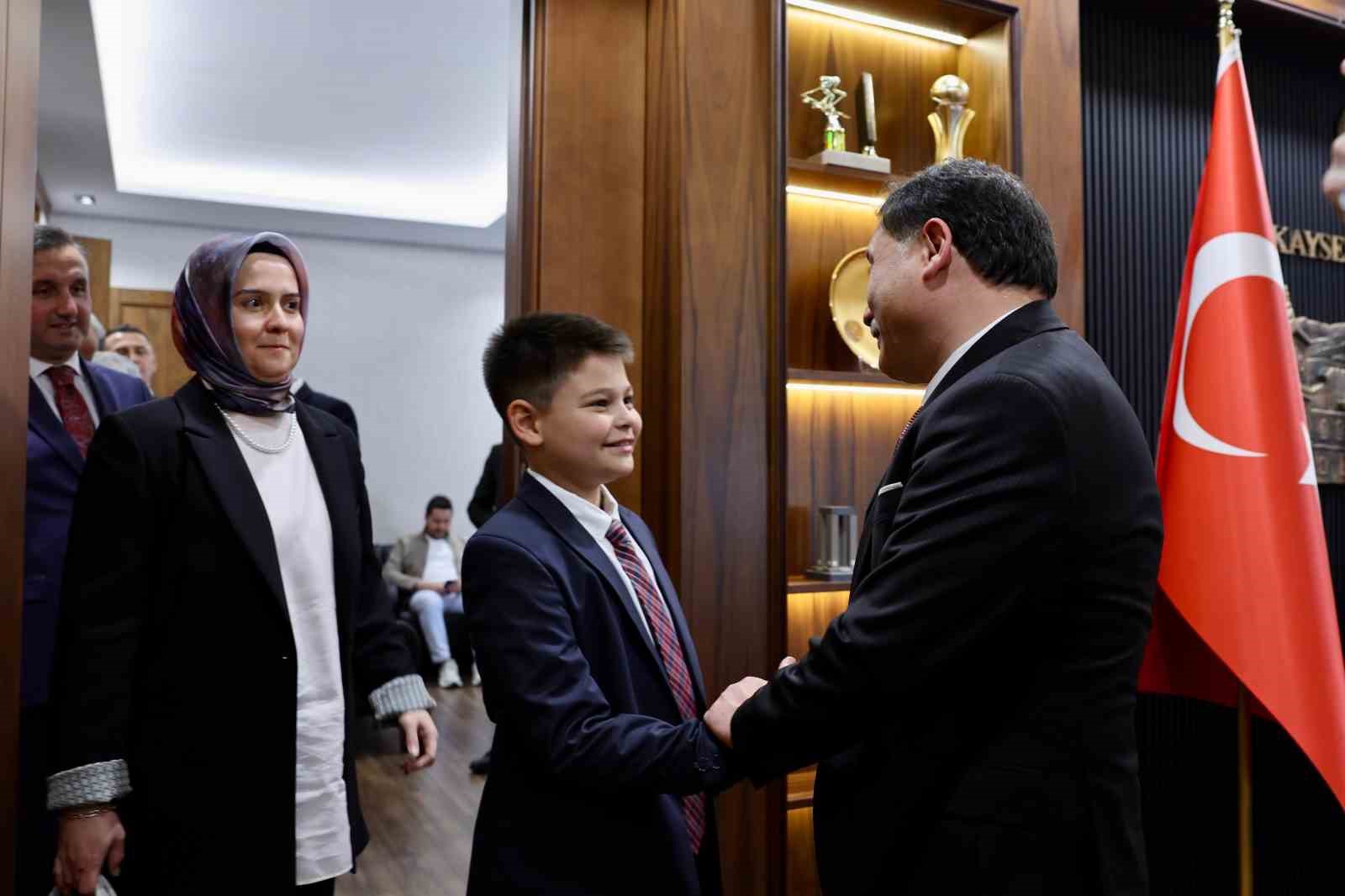 Vali Çiçek’in makamı 23 Nisan’da çocuklara emanet
