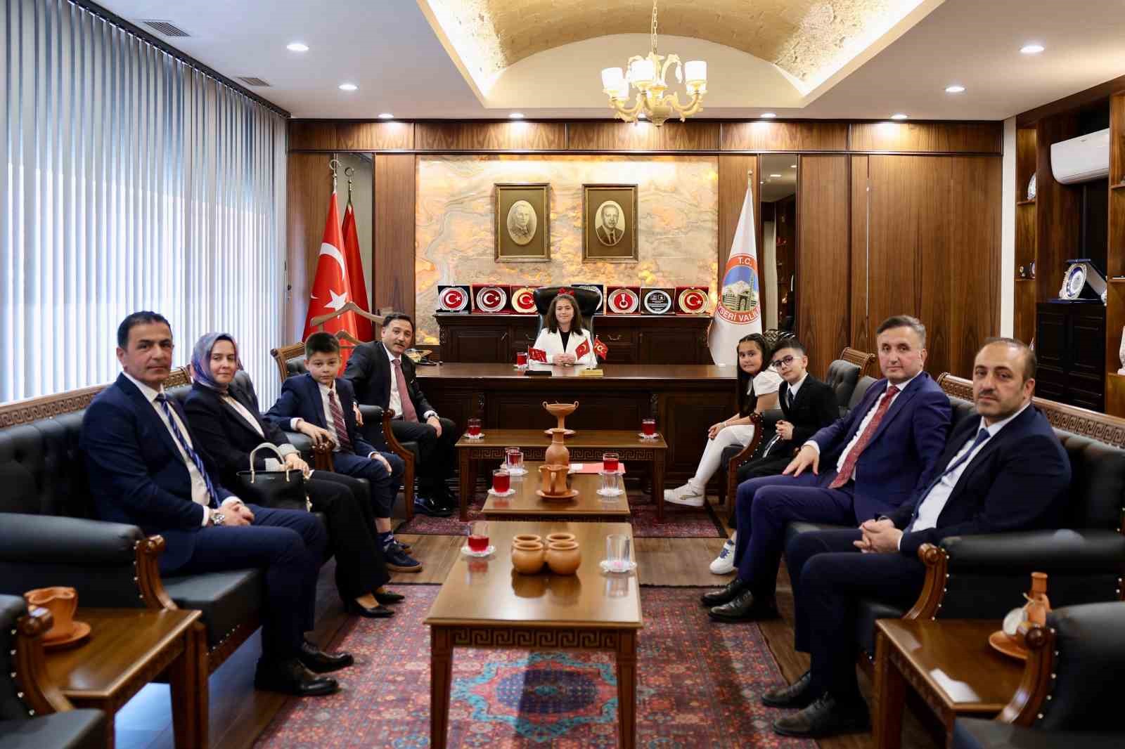 Vali Çiçek’in makamı 23 Nisan’da çocuklara emanet
