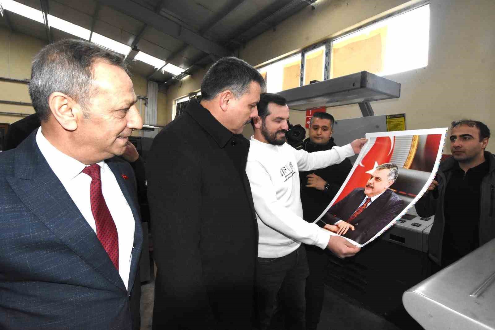 Vali Çiftçi, 42’nci kuruluş yılında Zafer Ofset baskı tesislerini gezdi
Vali Çiftçi, 42’nci kuruluş yılında Zafer Ofset baskı tesislerini gezdi