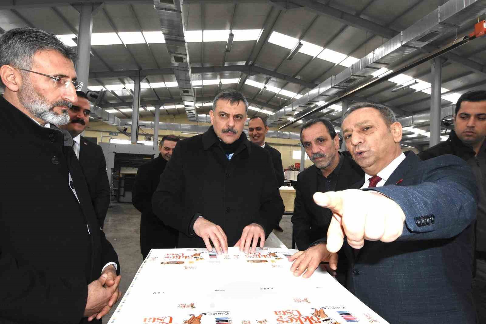 Vali Çiftçi, 42’nci kuruluş yılında Zafer Ofset baskı tesislerini gezdi
Vali Çiftçi, 42’nci kuruluş yılında Zafer Ofset baskı tesislerini gezdi