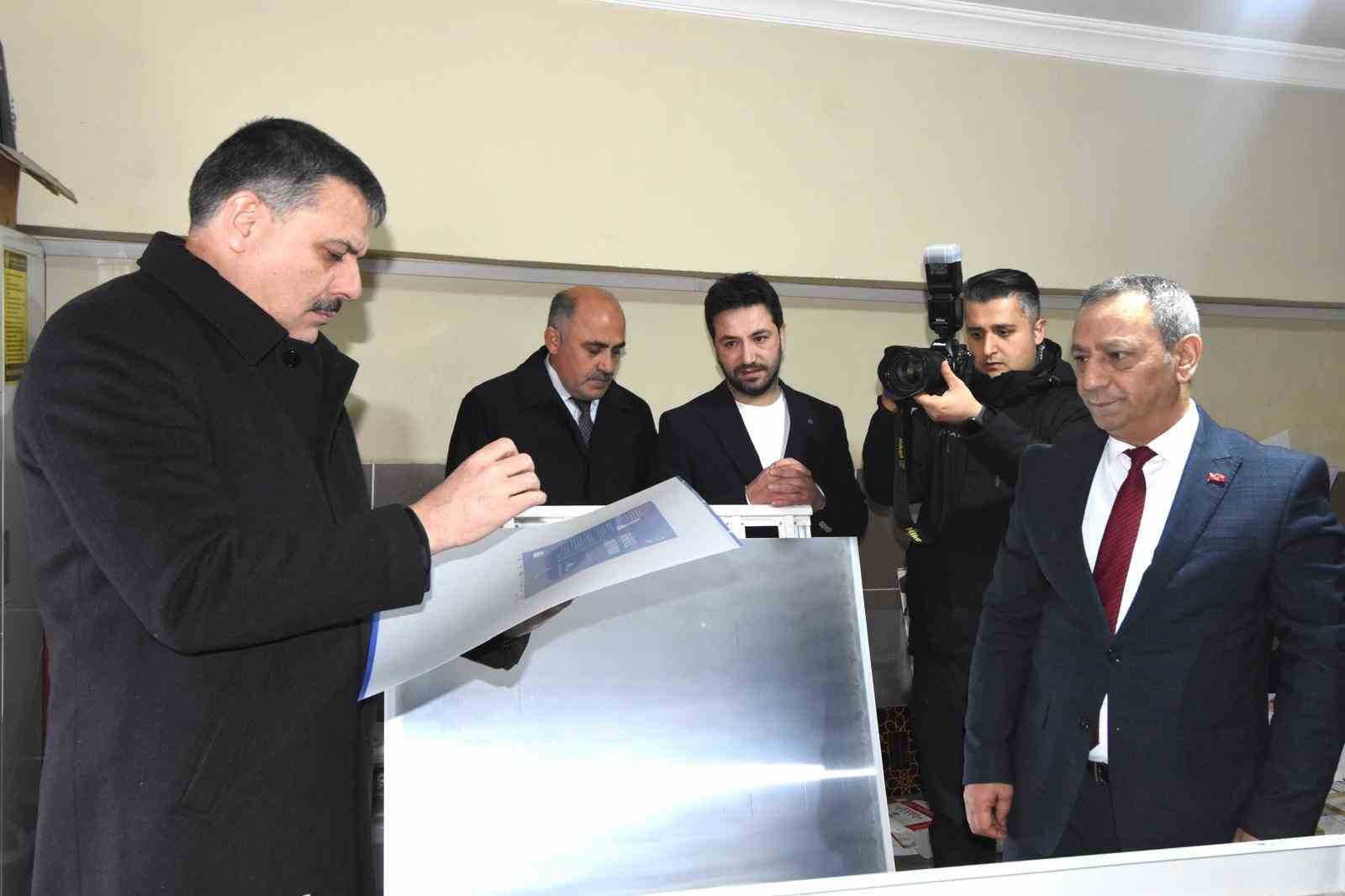 Vali Çiftçi, 42’nci kuruluş yılında Zafer Ofset baskı tesislerini gezdi
Vali Çiftçi, 42’nci kuruluş yılında Zafer Ofset baskı tesislerini gezdi