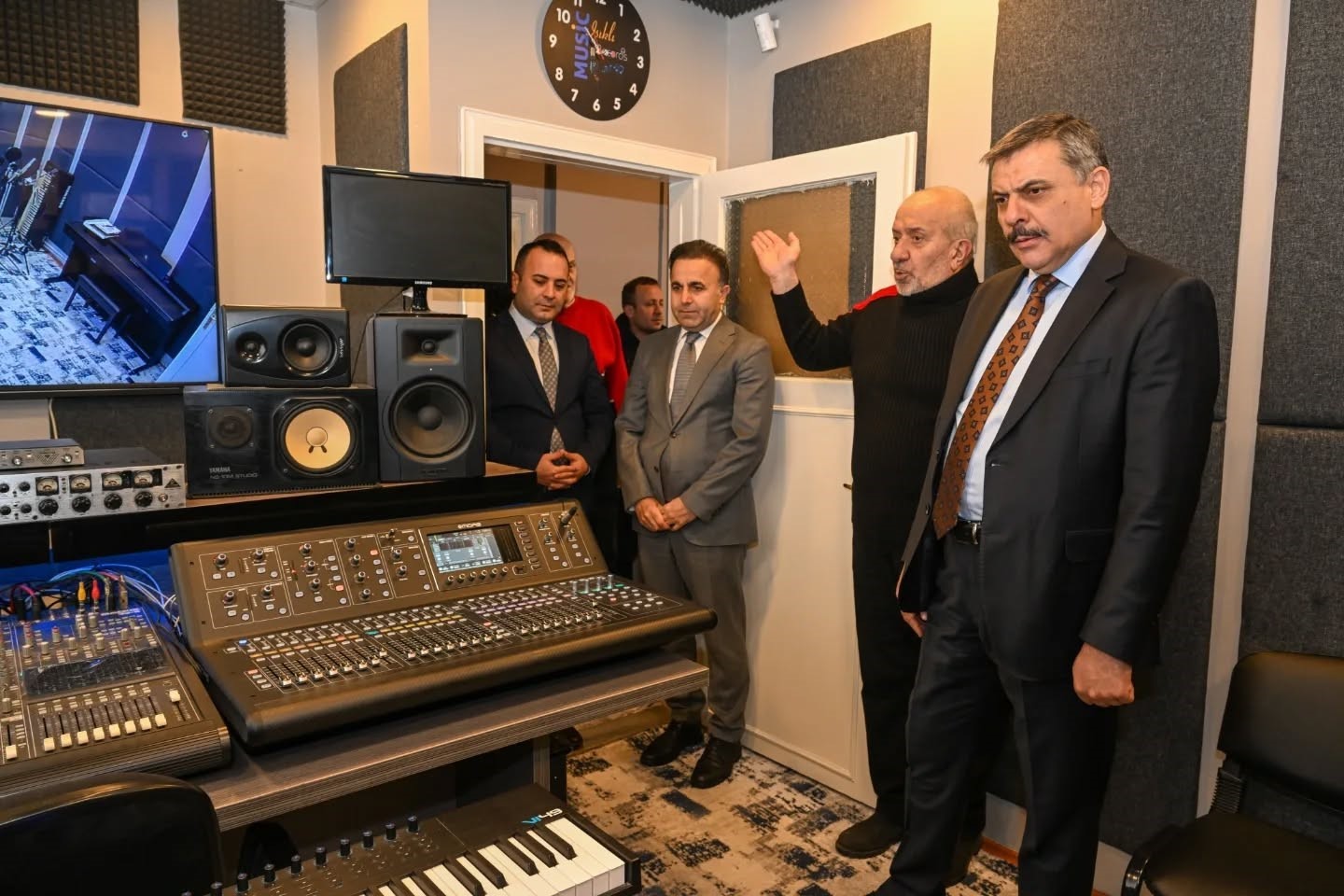 Vali Çiftçi’den "Dua" filmi yönetmenine ziyaret
