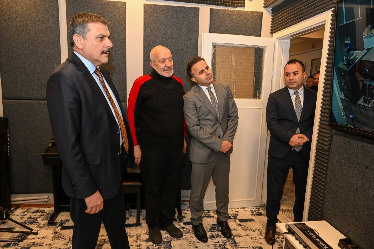 Vali Çiftçi’den "Dua" filmi yönetmenine ziyaret
