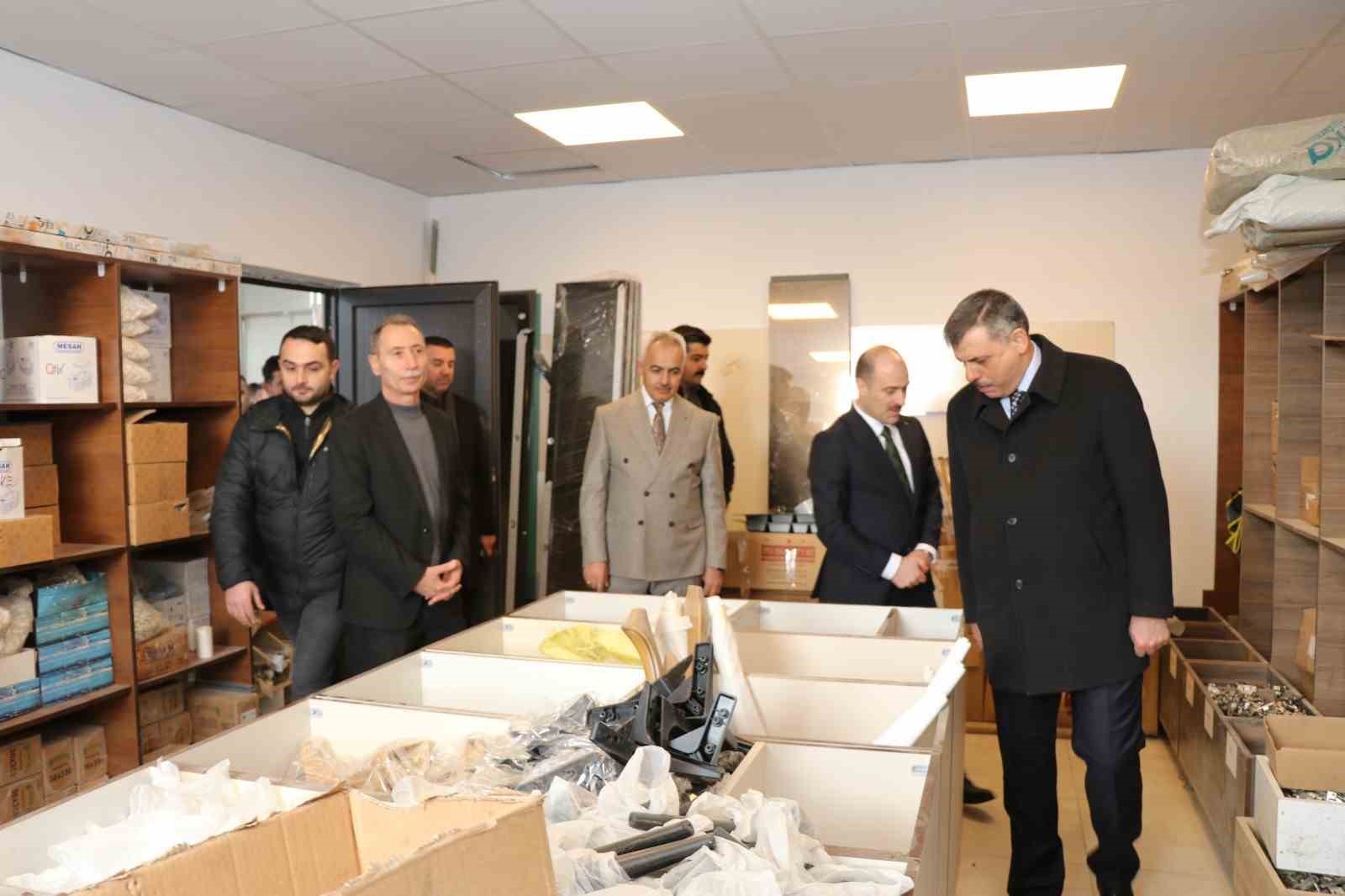 Vali Çiftçi’den Oltu çıkarması
