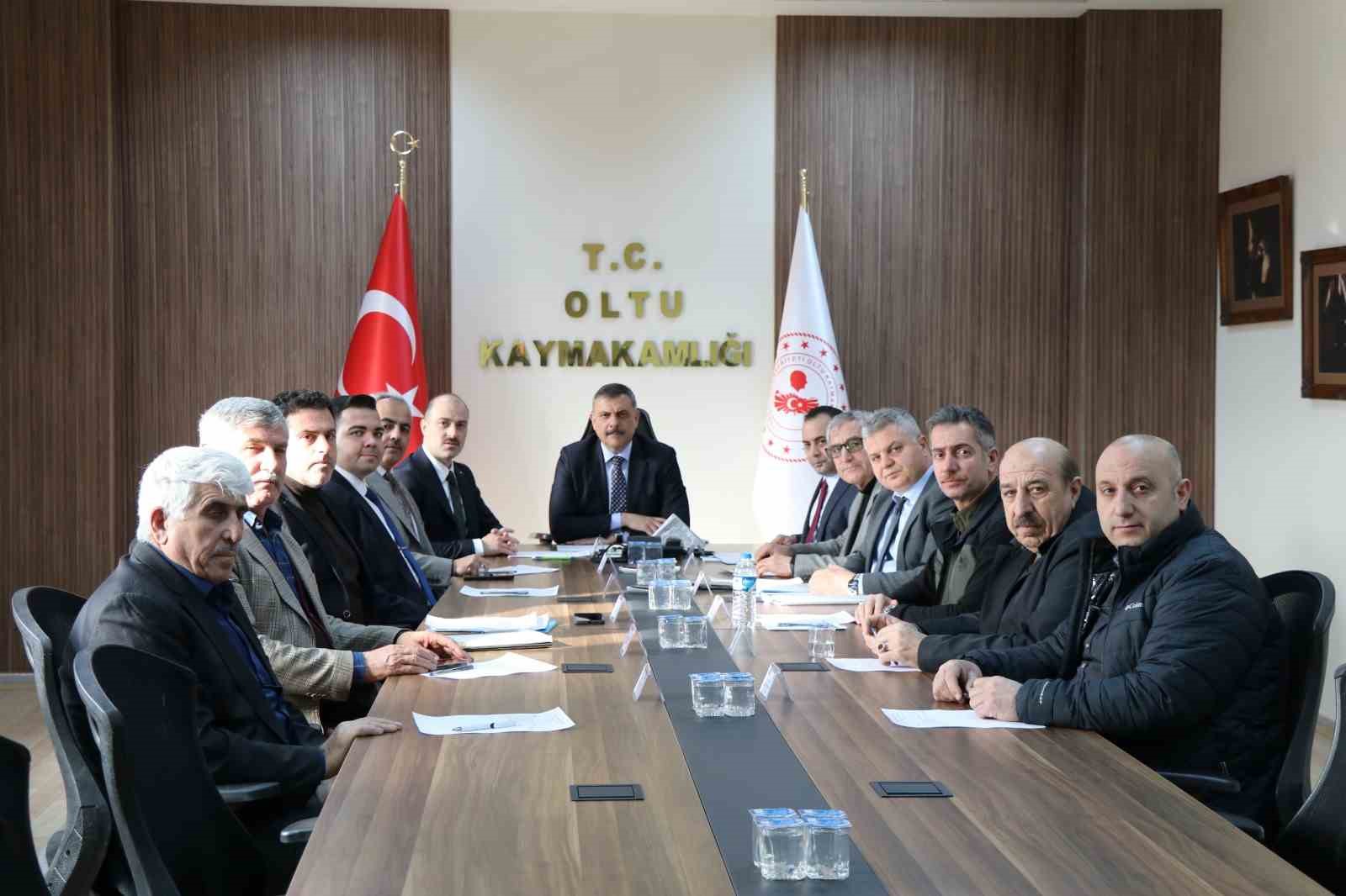 Vali Çiftçi’den Oltu çıkarması
