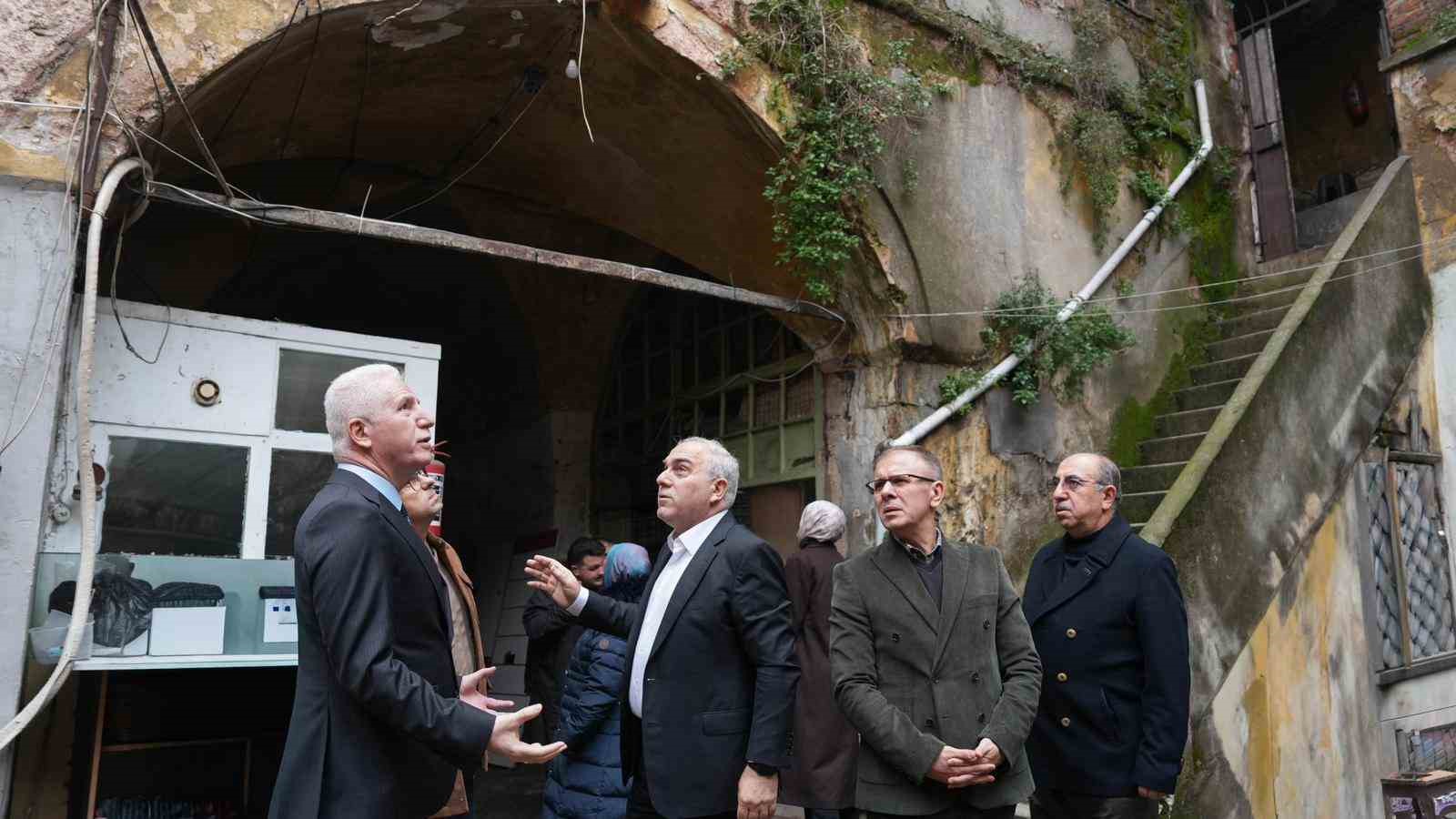 Vali Davut Gül başkanlığında Fatih’te kültürel mirasın korunması değerlendirme toplantısı düzenlendi
Vali Davut Gül başkanlığında Fatih’te kültürel mirasın korunması değerlendirme toplantısı düzenlendi